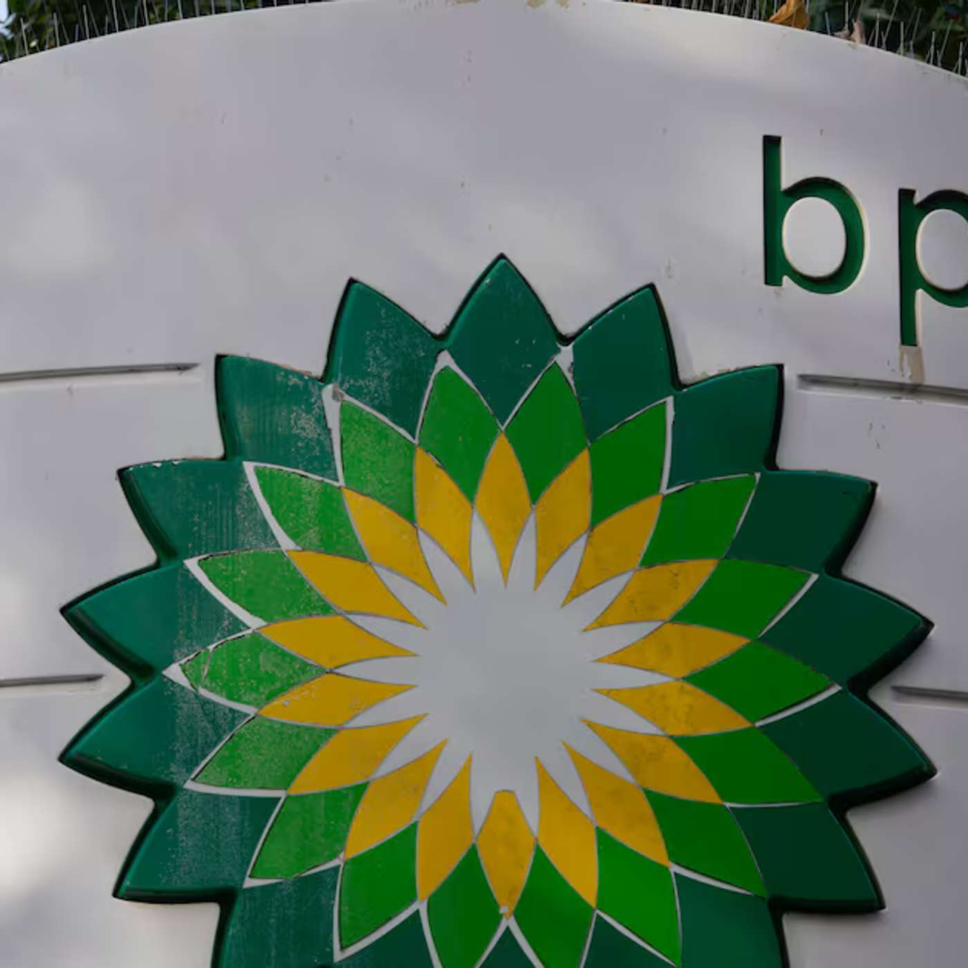 BP Cuts 4700 Jobs, UK Secures 100-Year Ukraine Pact, BAFTA Nominations Surprise Fans, UK Economy Grows Amid Challenges, and more... episode artwork