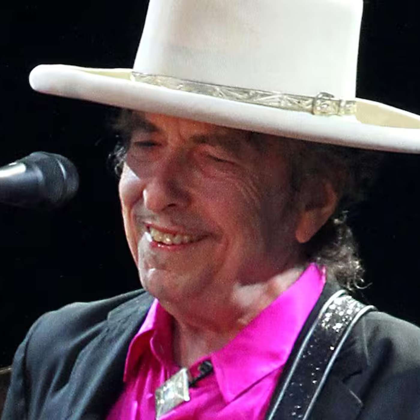 Dylan Announces 2026 Tour, Queen Camilla Visits Rivals Set, UKs Top Cultural Influencers Crowned, Electric Forest 2026 Unveiled, and more...