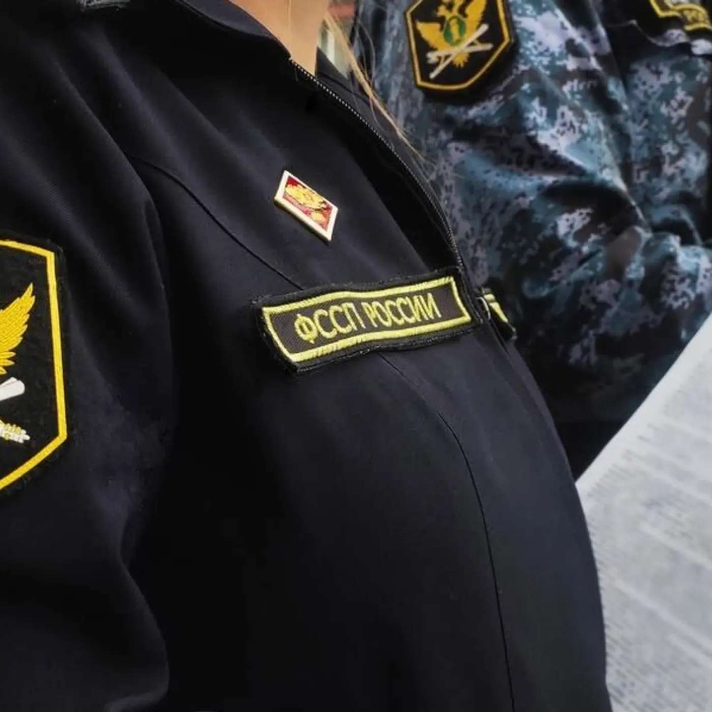 Мужчину не выпускали из здания Службы приставов, пока он не отметится у военного комиссара