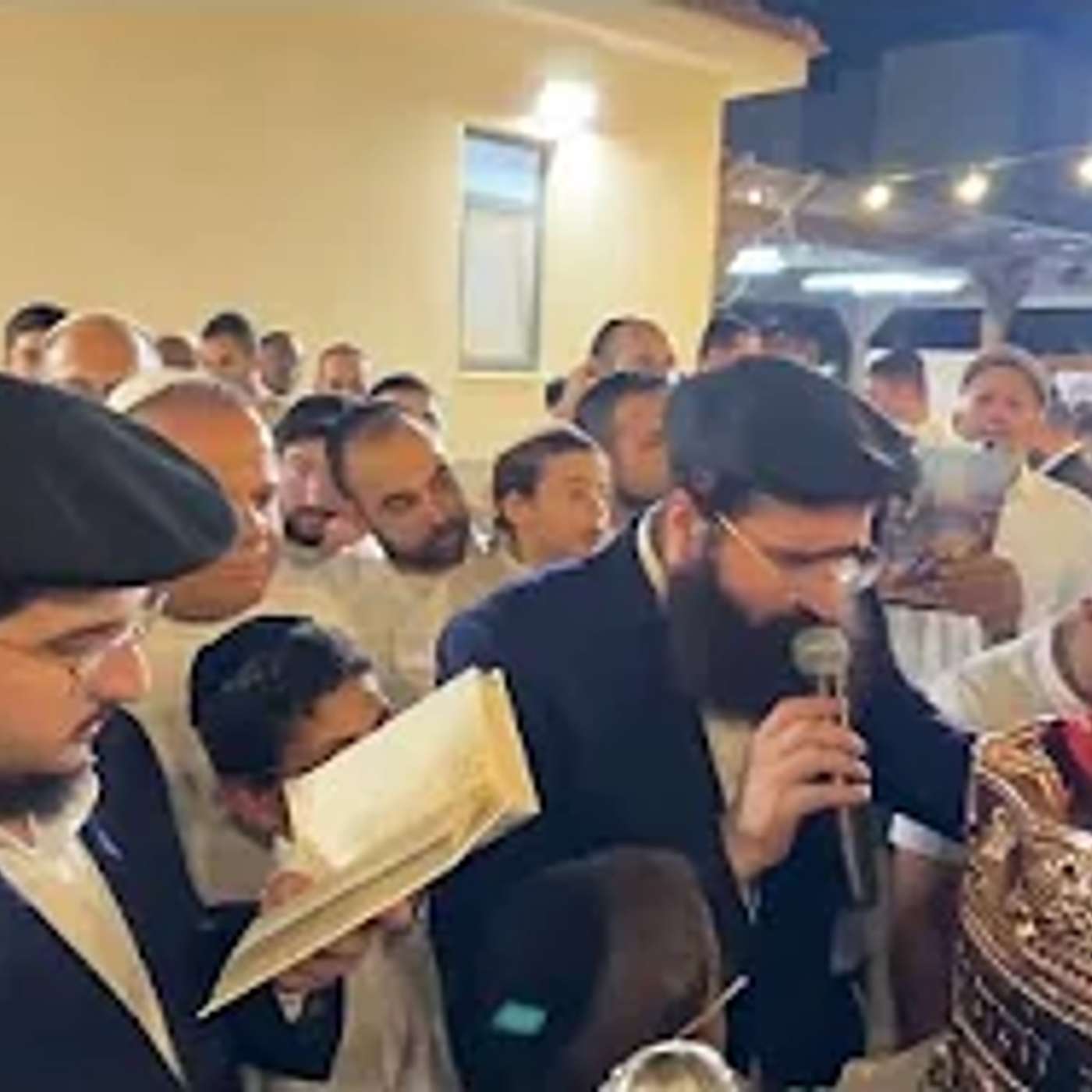 הקפות שניות - במעמד בנש"ק הרה"צ כבוד הרב - יואל משה פינטו שליט"א - מוצאי שמחת תורה - תשפ"ה - אשקלון