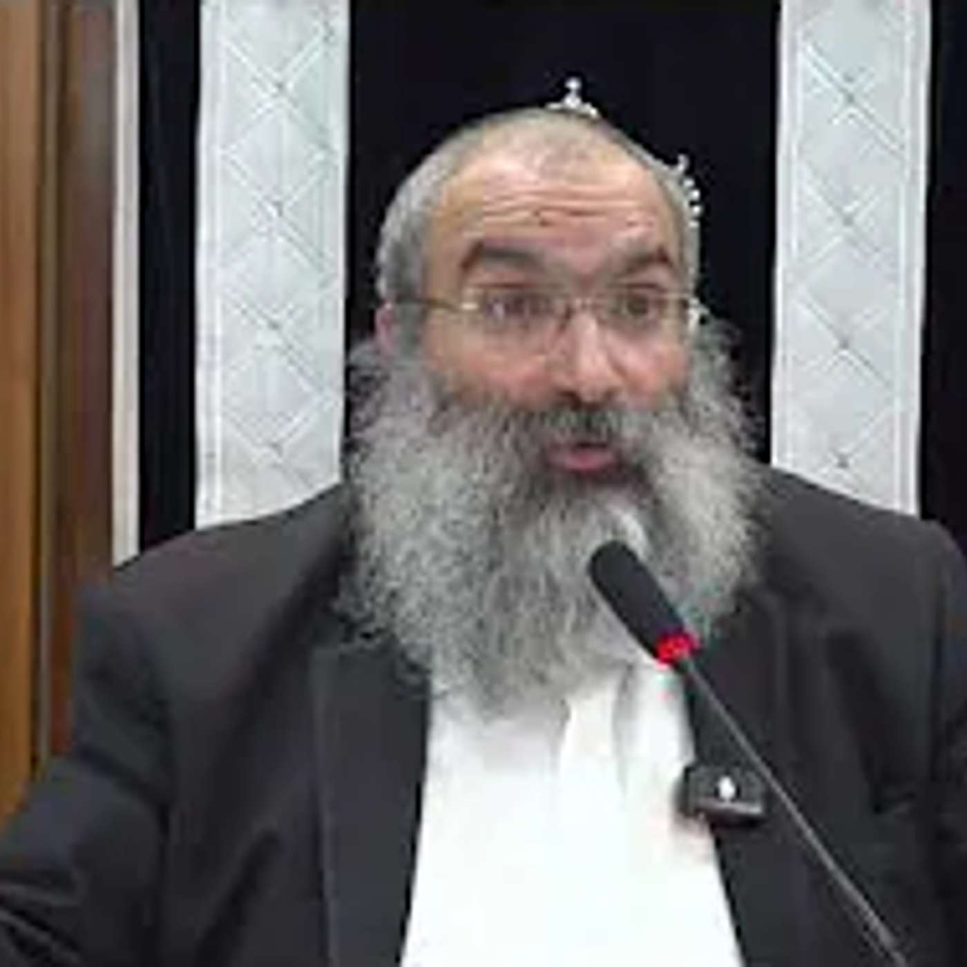 הנחת תפילין עם פרוטזה▪️הרב נחמנסון▪️(שטיינבאך שול כפר חב"ד)