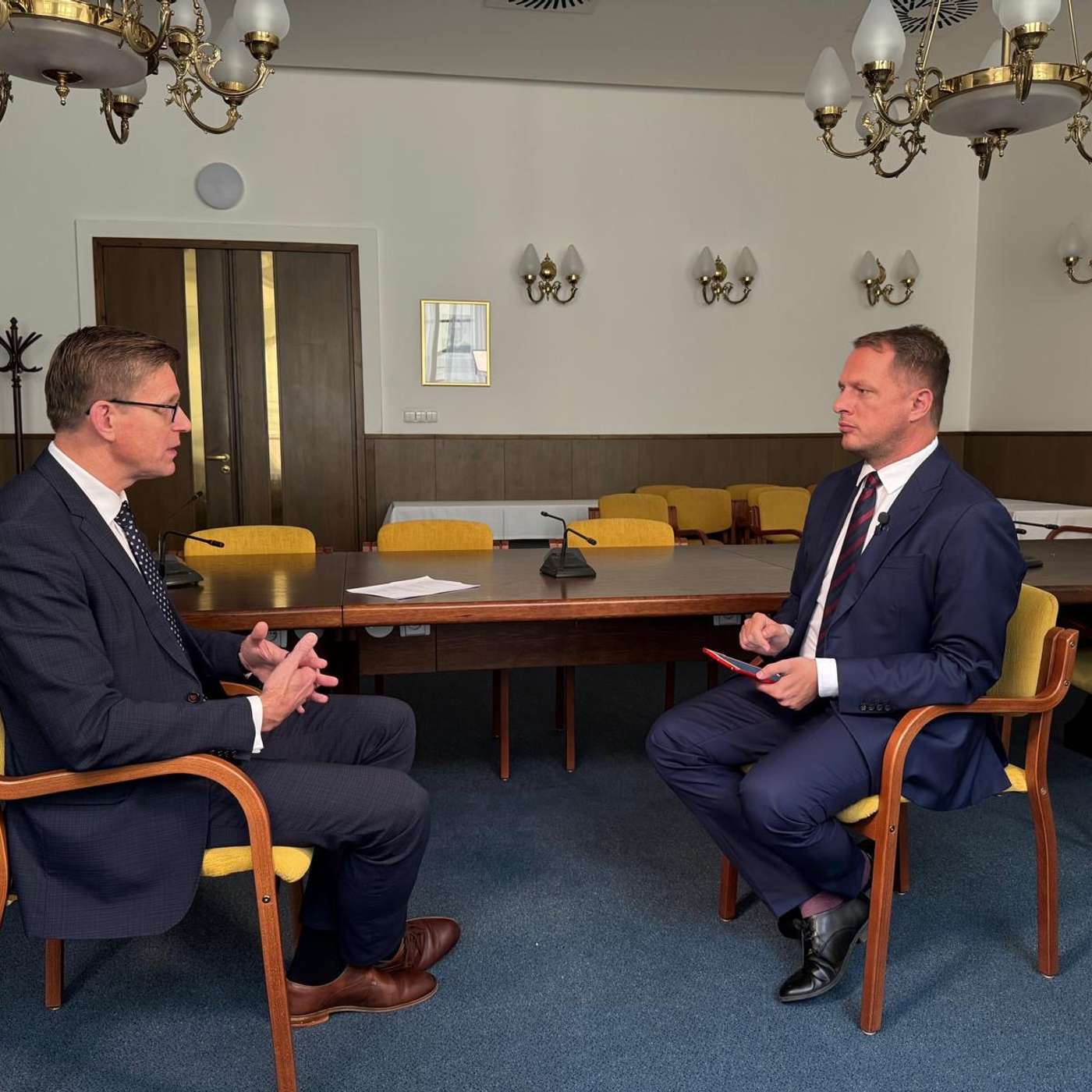 Platy ústavních činitelů po rozhodnutí Senátu, výpověď bez udání důvodu, dopravní infrastruktura kvůli dostavbě Dukovan (1. 2. 2025) HOST: Martin Kupka /ODS/ episode artwork