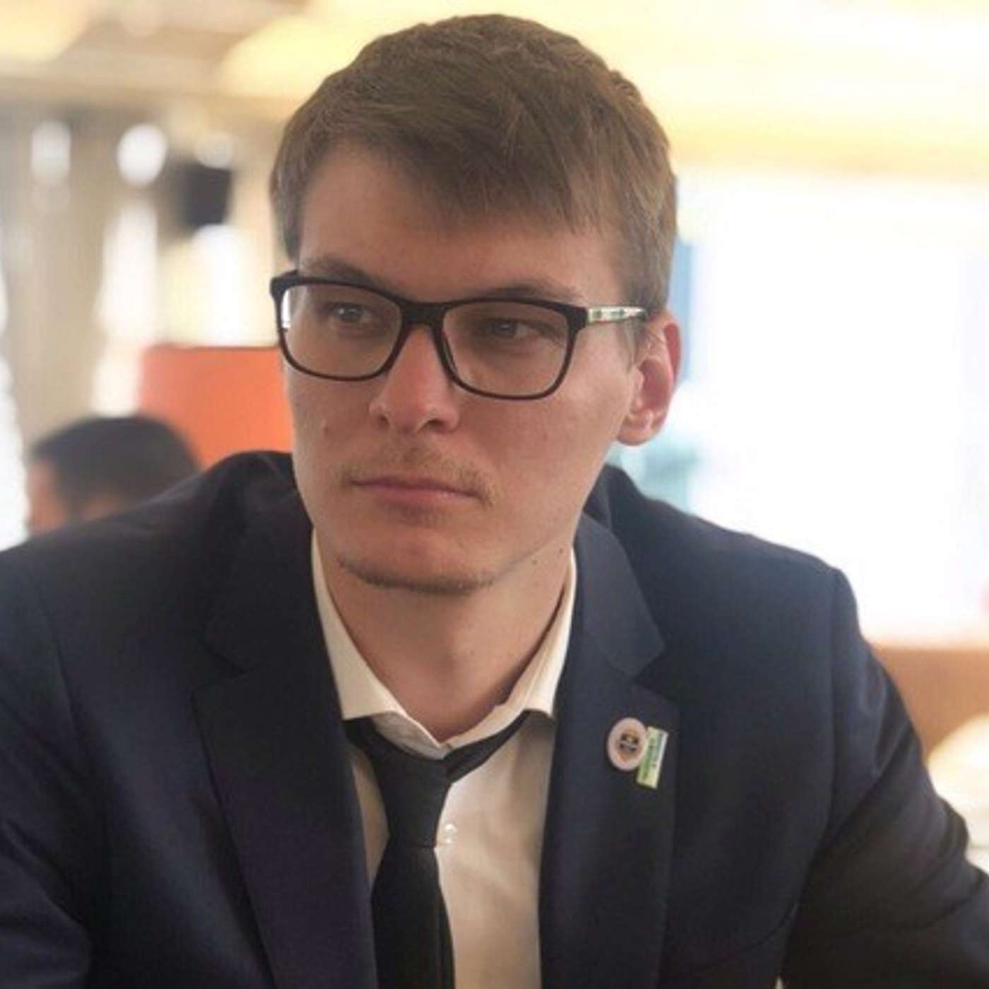 Помощника депутата в Коми оштрафовали за красную полоску на белом фоне. Суд посчитал это символом экстремистской организации