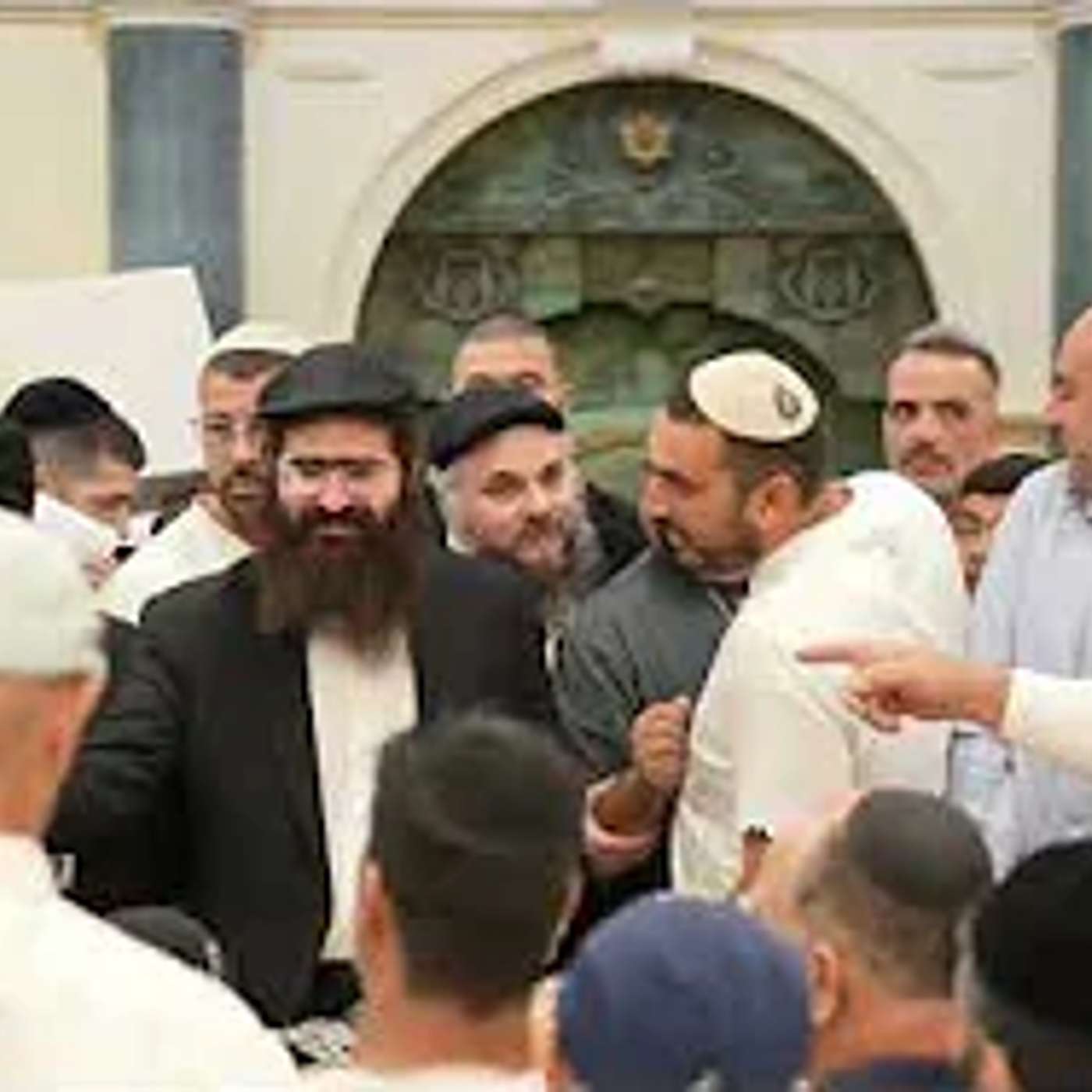 חלוקת חלות ויין - בנש"ק הרה"צ כבוד הרב - יואל משה פינטו שליט"א - יום חמישי - ב' באב - תשפ"ו - אשדוד episode artwork