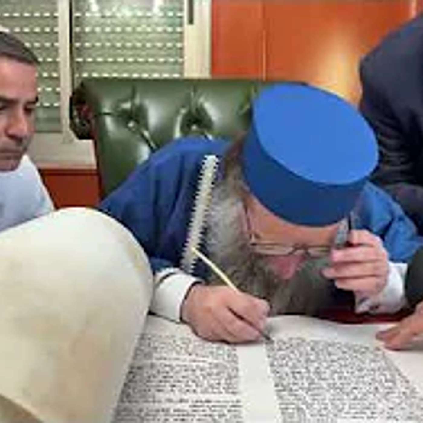 כתיבת אותיות ספר תורה - האדמו"ר רבי יאשיהו יוסף פינטו שליט"א - יום ראשון - כ"ז בתשרי - תשפ"ו - אשדוד