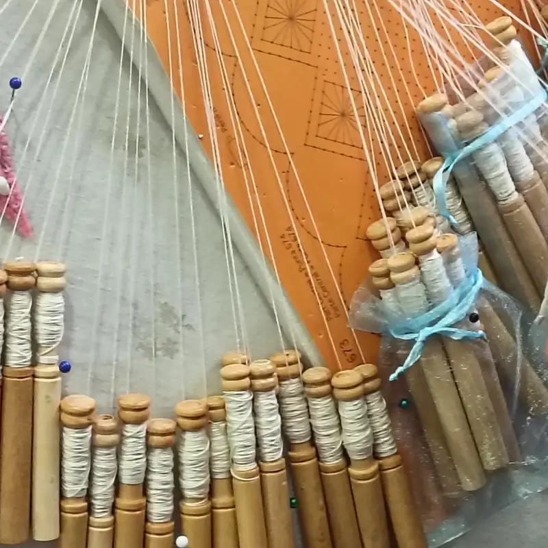 Un podcast para una fotografía: Encaje de bolillos en Sasamón.