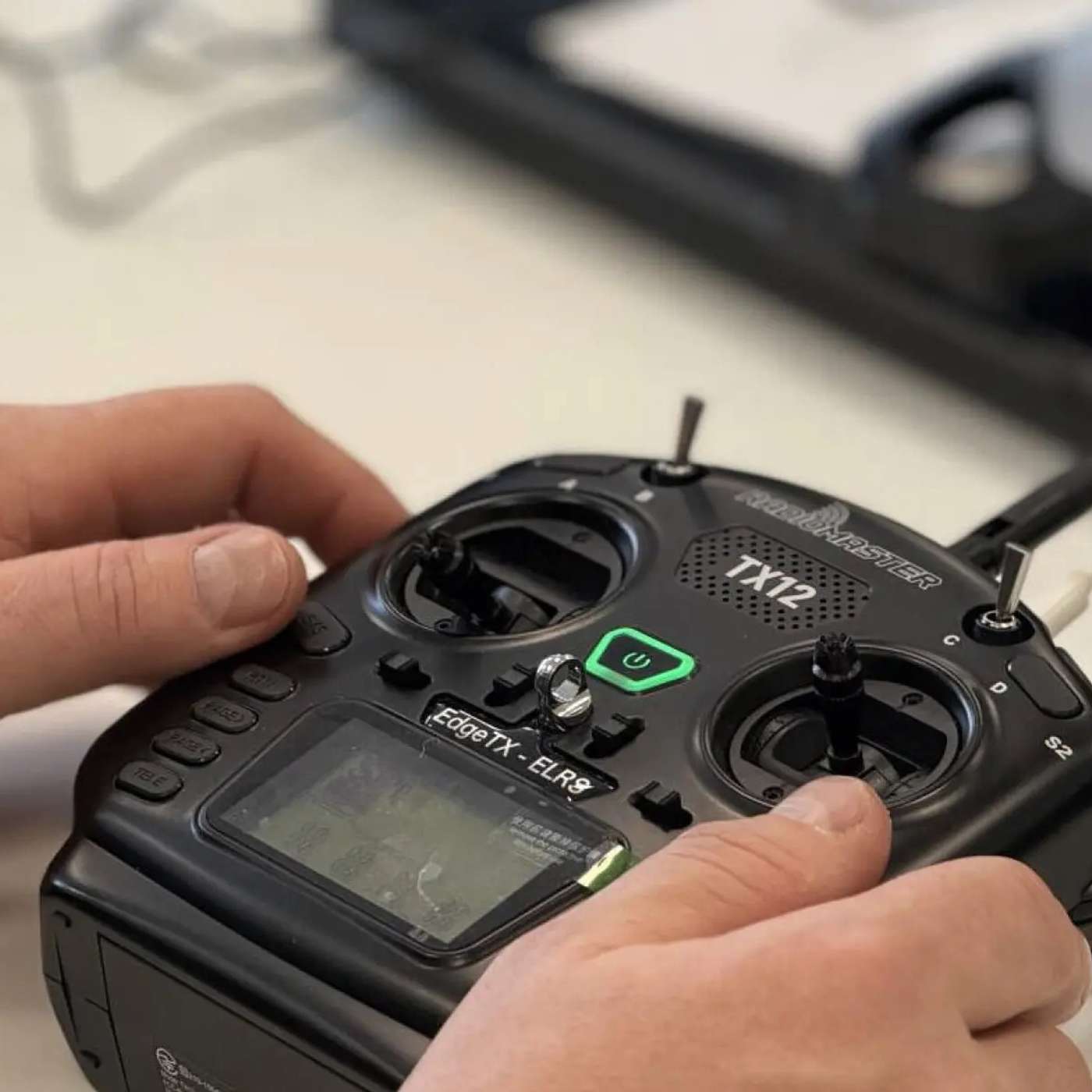 Морские пехотинцы обучают мурманских учителей работе с дронами