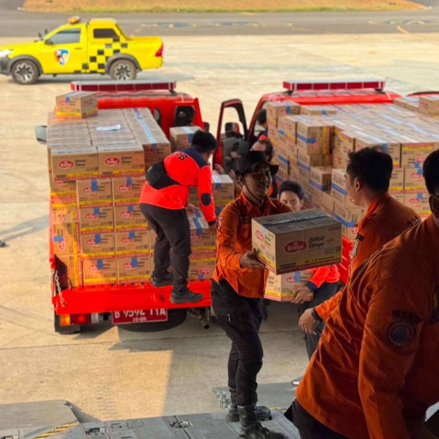 Indonesia Earthquake Displaces 190k, UK Envoy Delivers Missile Plans, Europe Boils as Death Toll Surges, Alberta Dreams of Independence, and more...