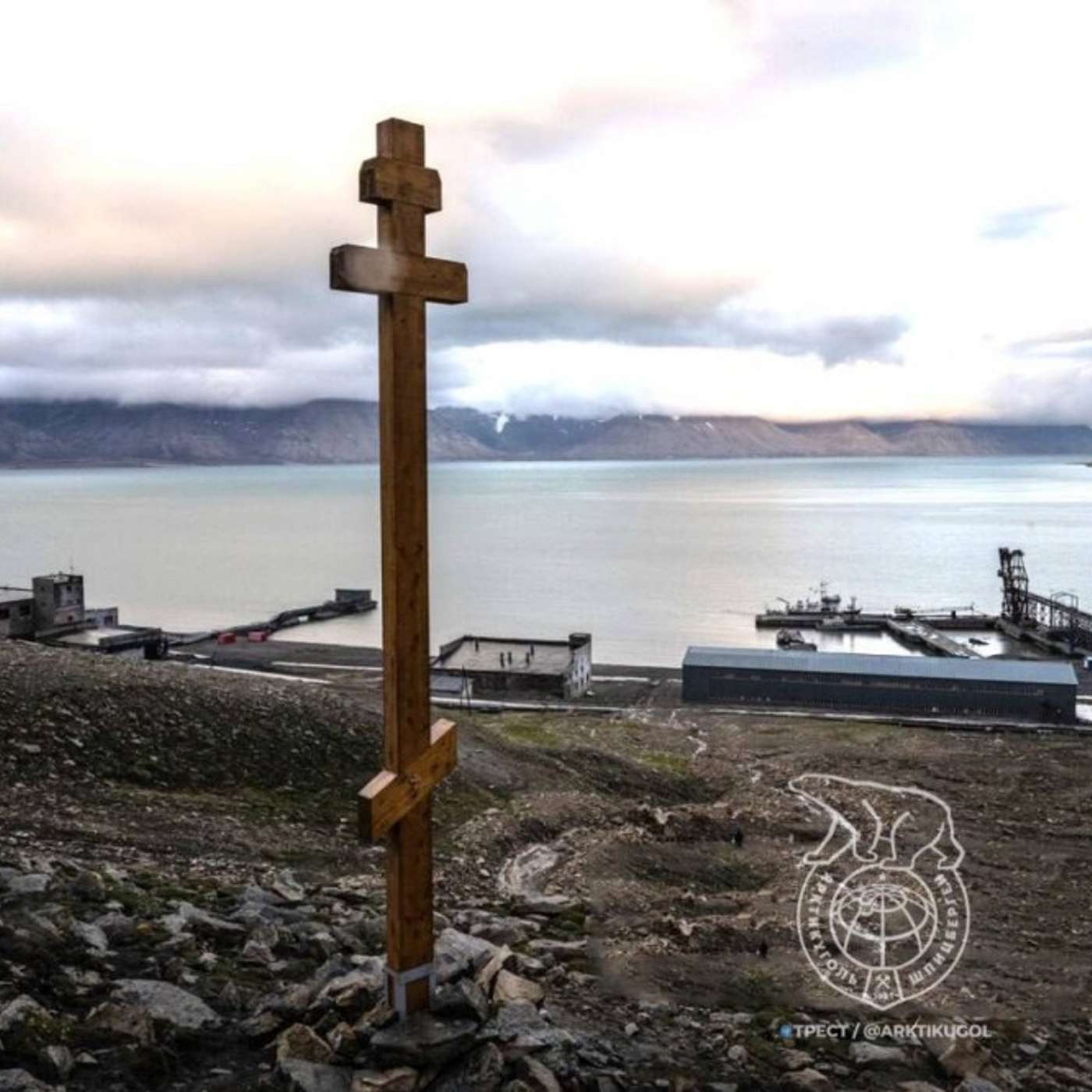 “Арктикуголь” объявил о намерении оставить скандальный крест на Свальбарде