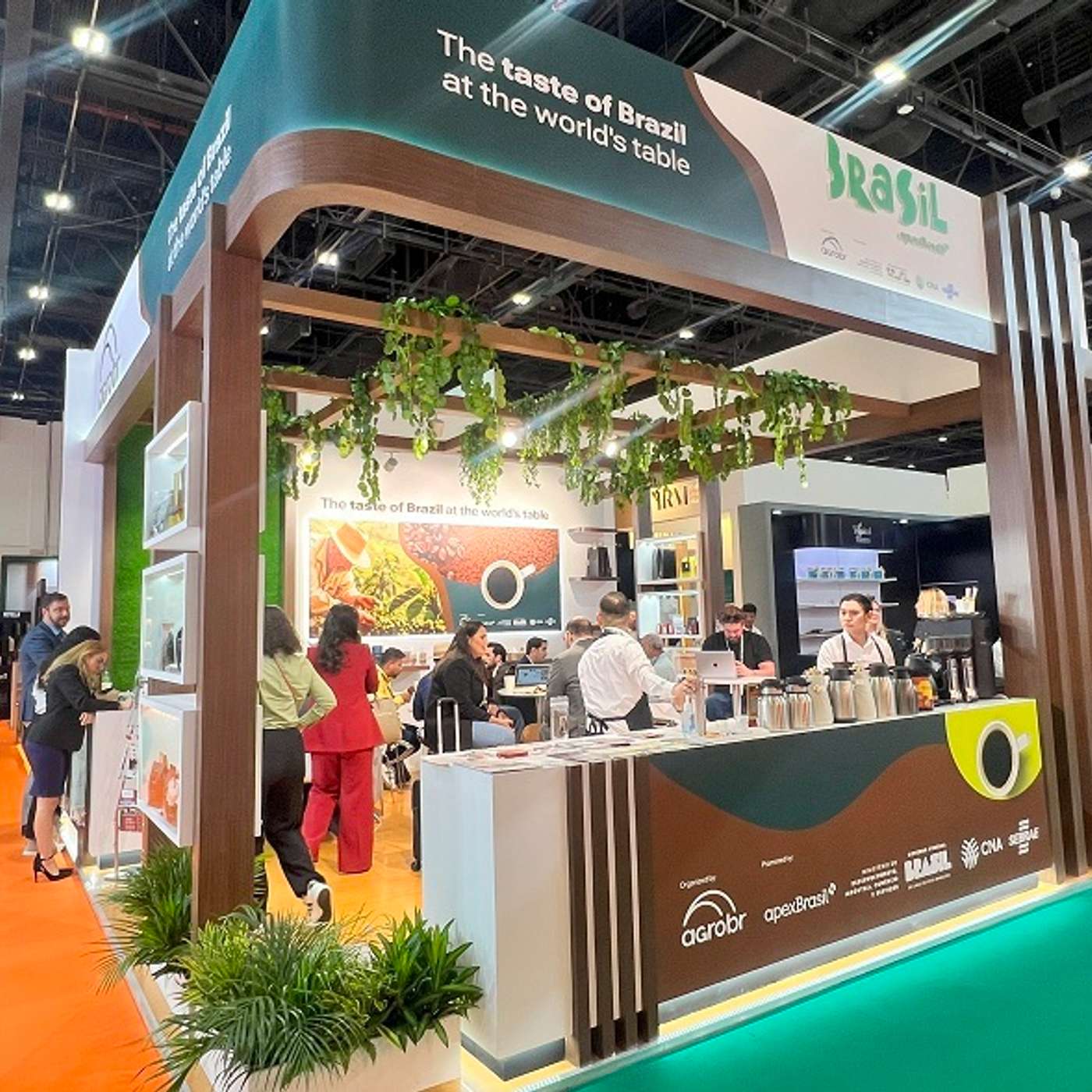 Cafeicultores de Minas Gerais participam da feira “World of Coffee”, em Dubai