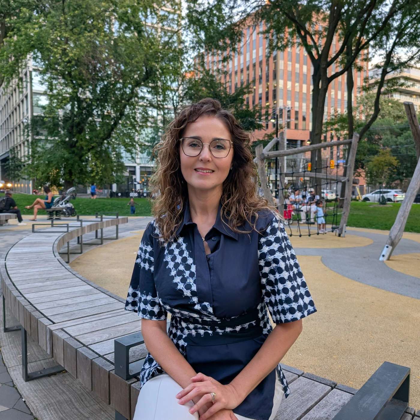 ENTREVUE - Yelena Nichilo, candidate comme conseillère scolaire pour le Conseil scolaire catholique MonAvenir à Toronto Ouest.