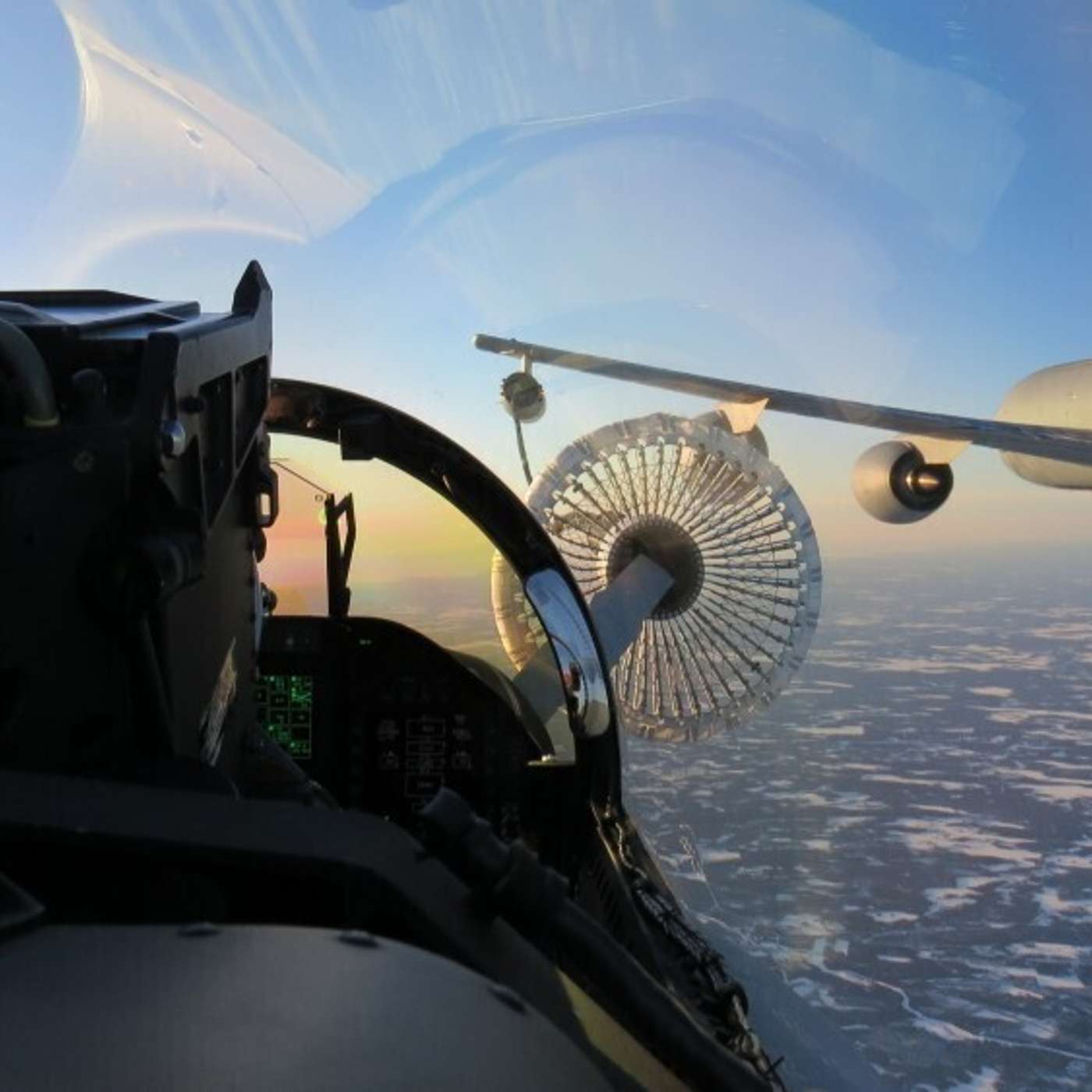 Американские летчики отработали дозаправку в воздухе над северной Финляндией