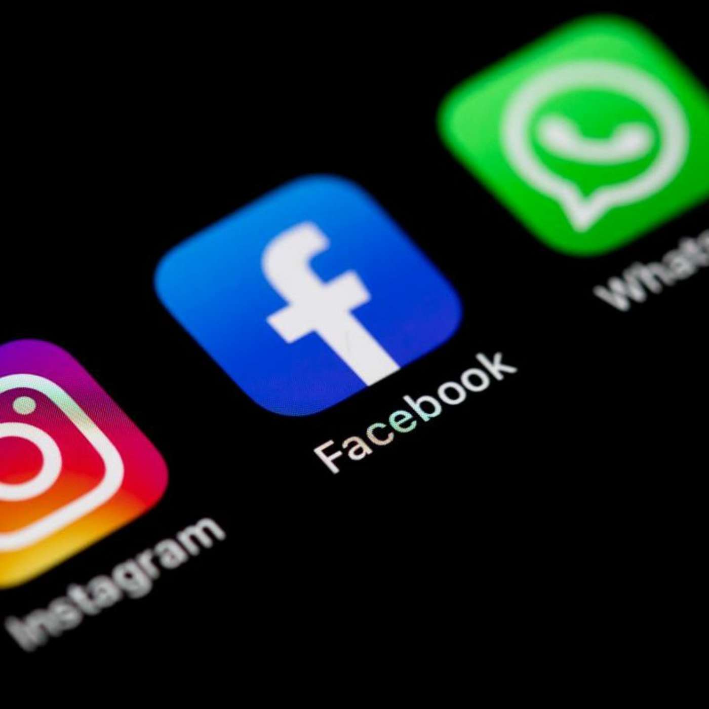Facebook, Whatsapp and Instagram Return After a Worldwide Outage (05.10.21)
