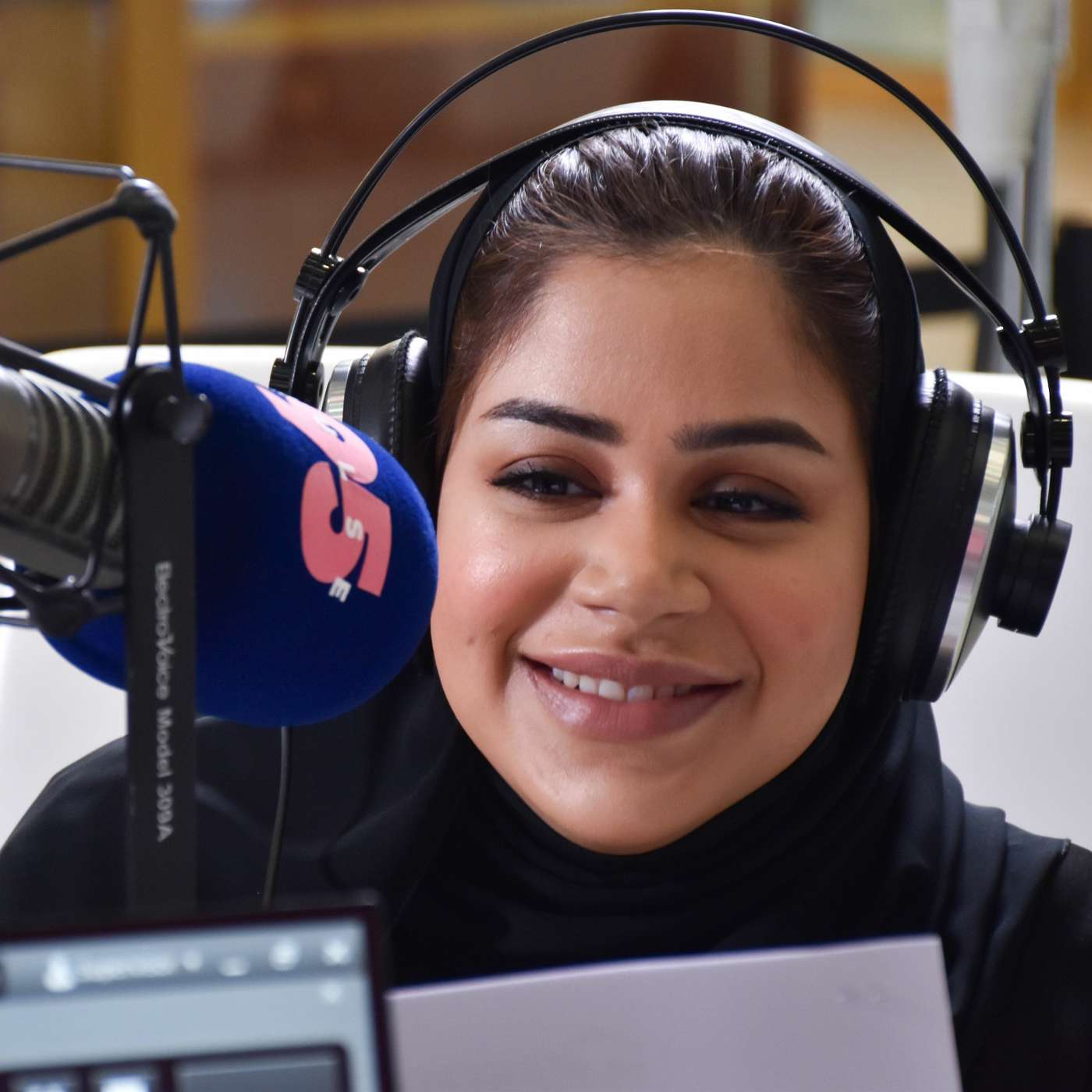 195 - Yalla Home Chats with Aisha Alzarouni (Sharjah Shopping Promotion) | Live from Zero 6 Mall