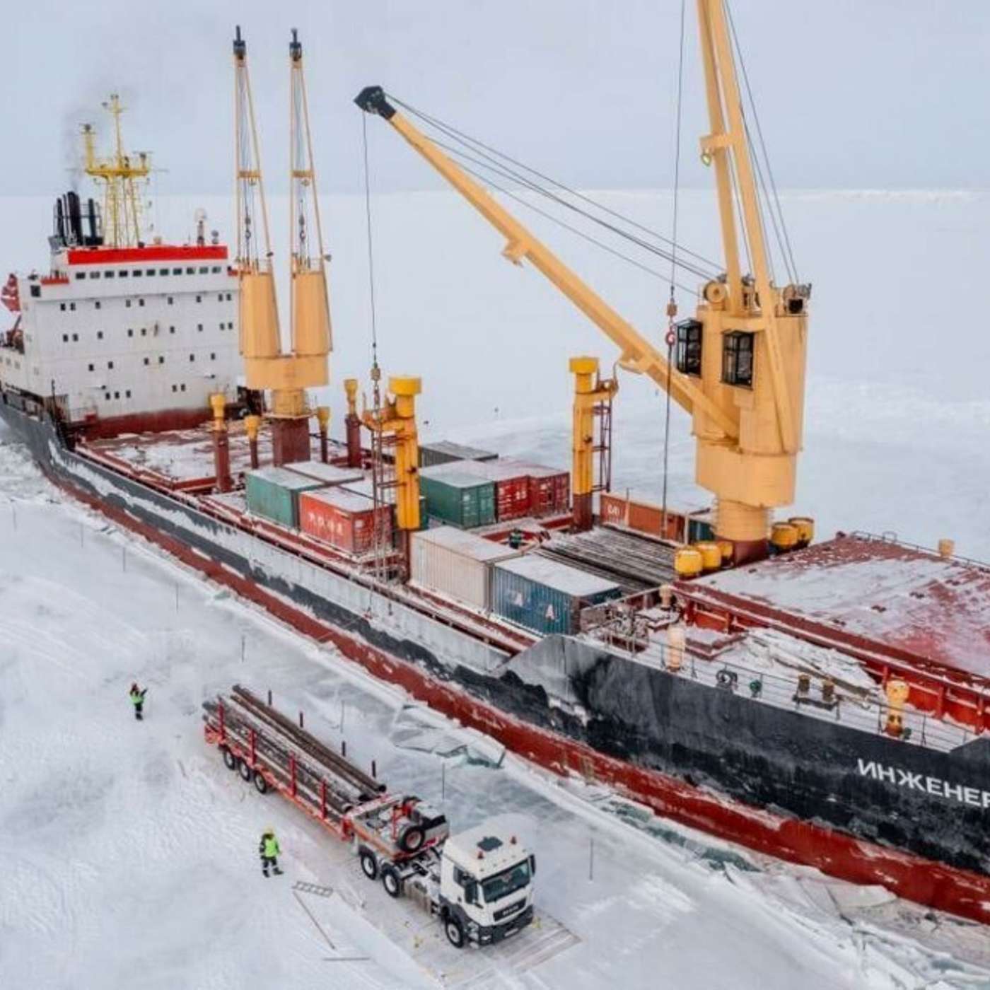 Нефтяники строят 16 причалов на ледяных берегах заполярного Енисея