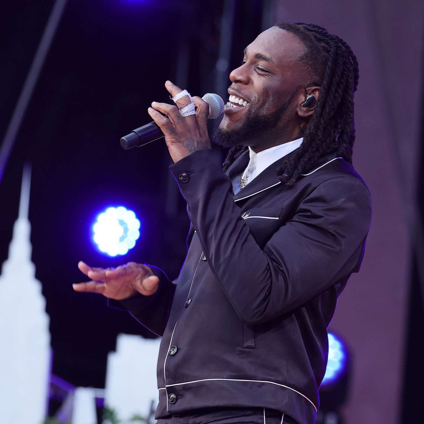 Burna Boy apologises for distancing himself from Afrobeats
