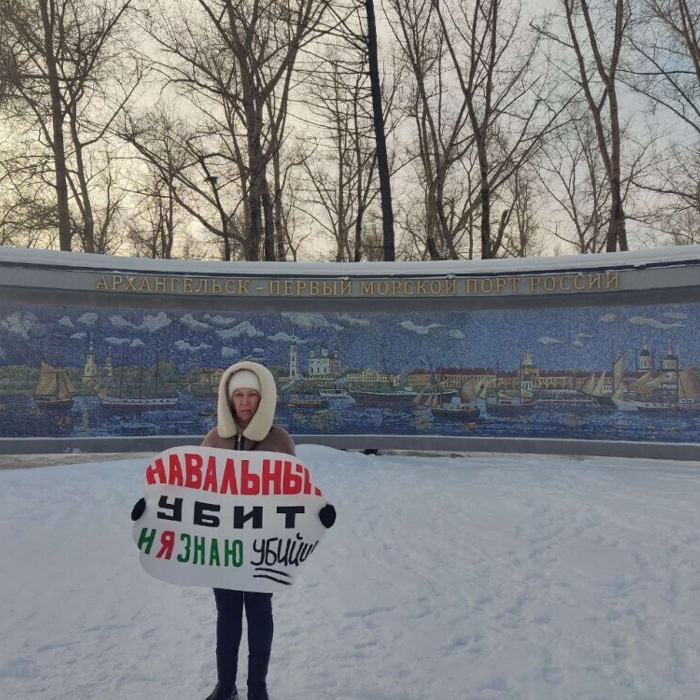 "Скорбеть можно, но не за таких людей, как Навальный". Ольга Кузнецова и сотни людей были задержаны