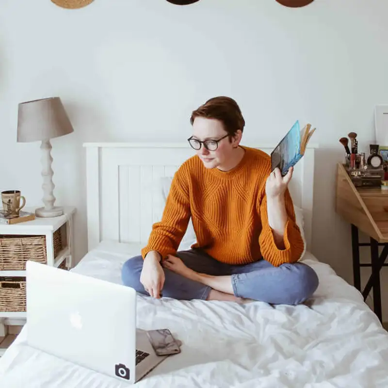 Online Education em inglês com o Inglês Nu E Cru Rádio 😊