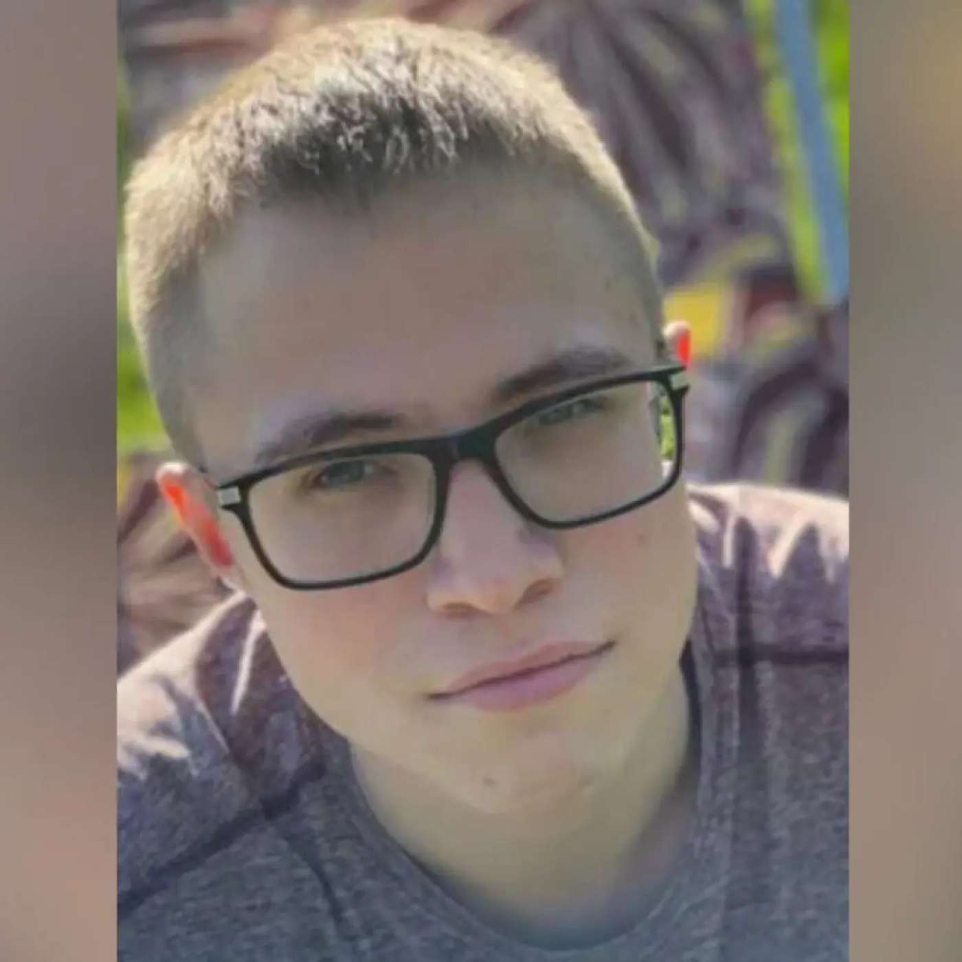 Мужчину, чей отец уехал на войну в надежде помочь сыну, признали политзаключенным Мужчину, чей отец уехал на войну в надежде помочь сыну, признали политзаключенным