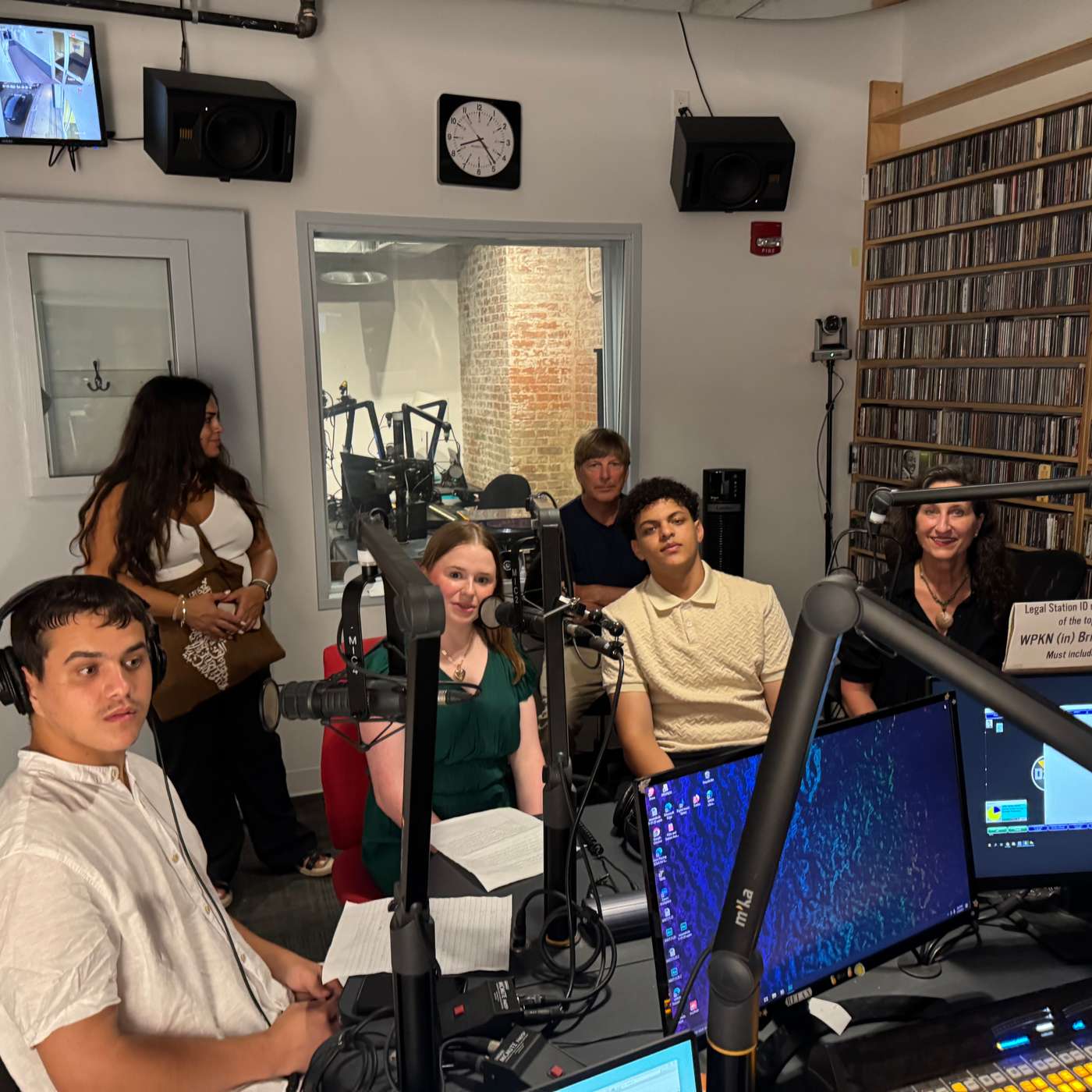 Jerusalem Peace Builders Students with Dr. Danna Kurtin