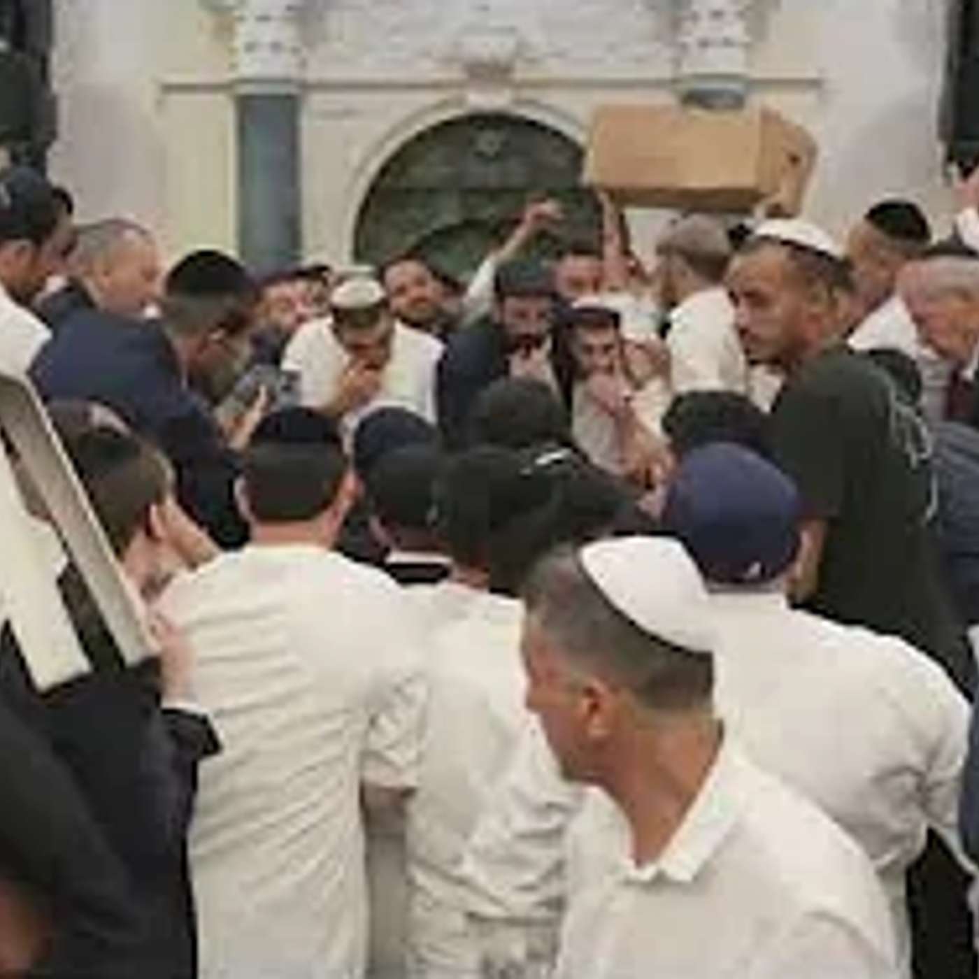 אמירת הקדיש - במעמד האדמו"ר רבי יאשיהו יוסף פינטו שליט"א - יום חמישי - כ"ו בסיון - תשפ"ו - אשדוד