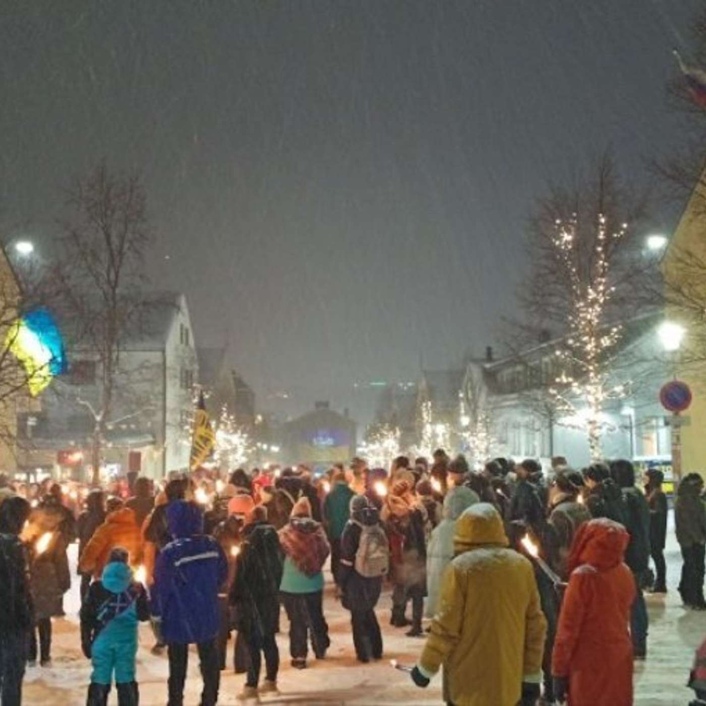 “Они не всех нас убили”. Возле российского консульства Киркенеса прошел антивоенный митинг