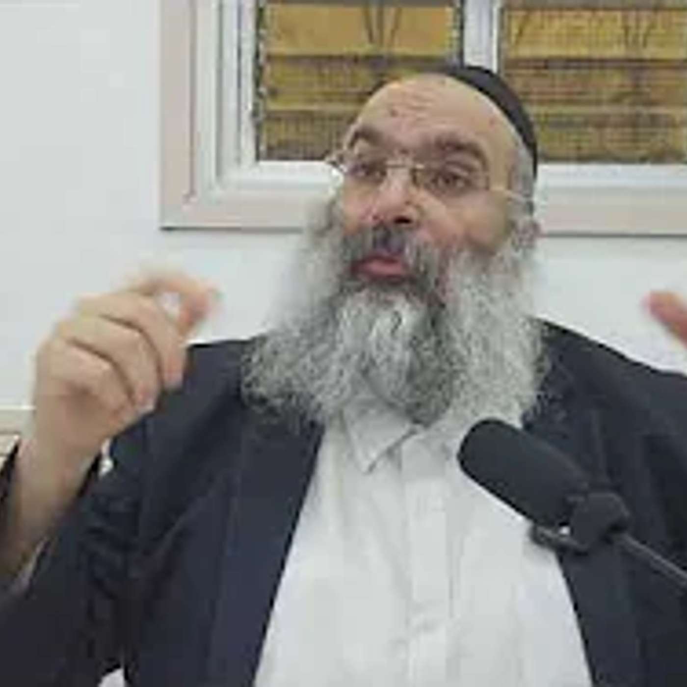 האם מותר להבריש את הכובע בתשעת הימים ▪️הרב נחמנסון▪️(בית כנסת חב"ד כפר סבא)