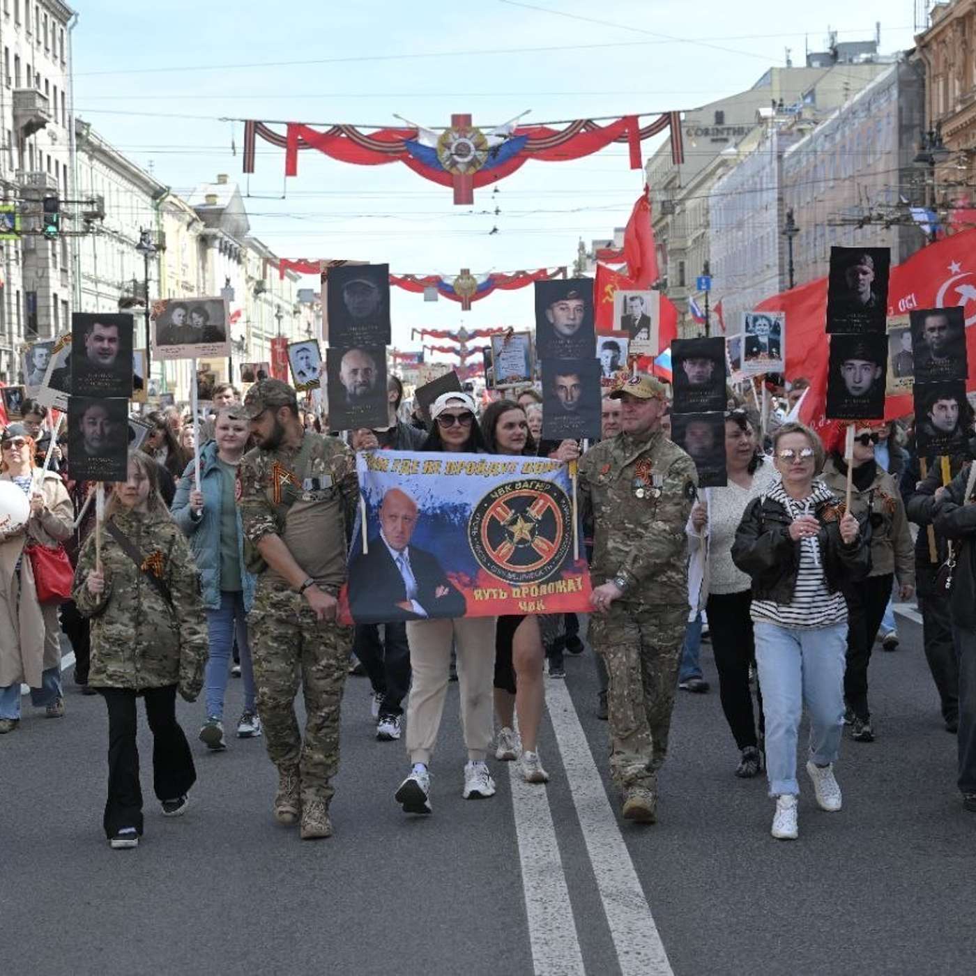 Пригожин на «Бессмертном полку». Блокадницу взяли за антивоенный плакат. Дроны атаковали Чечню / Новости