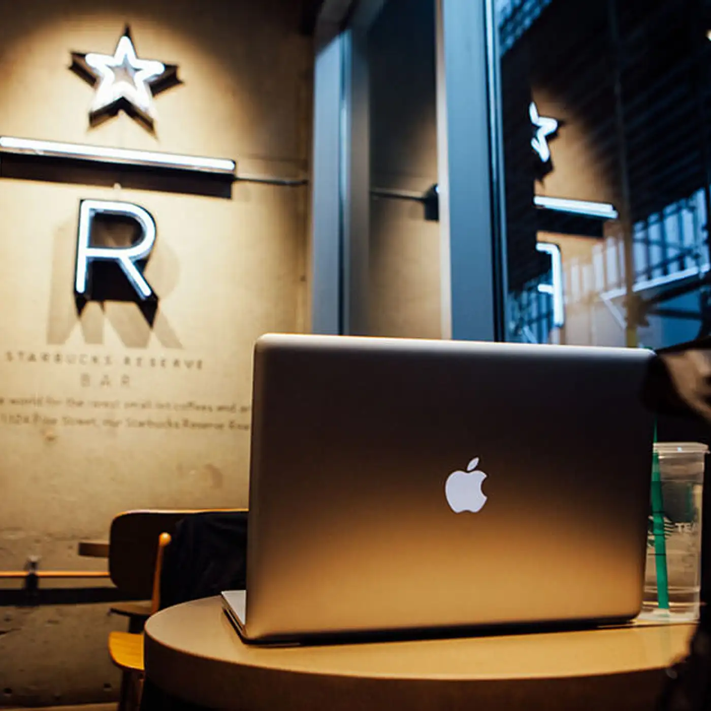 Cover art for episode: Het leven van een freelance growth hacker, met Felice van Steenbergen - CRO.CAFE podcast