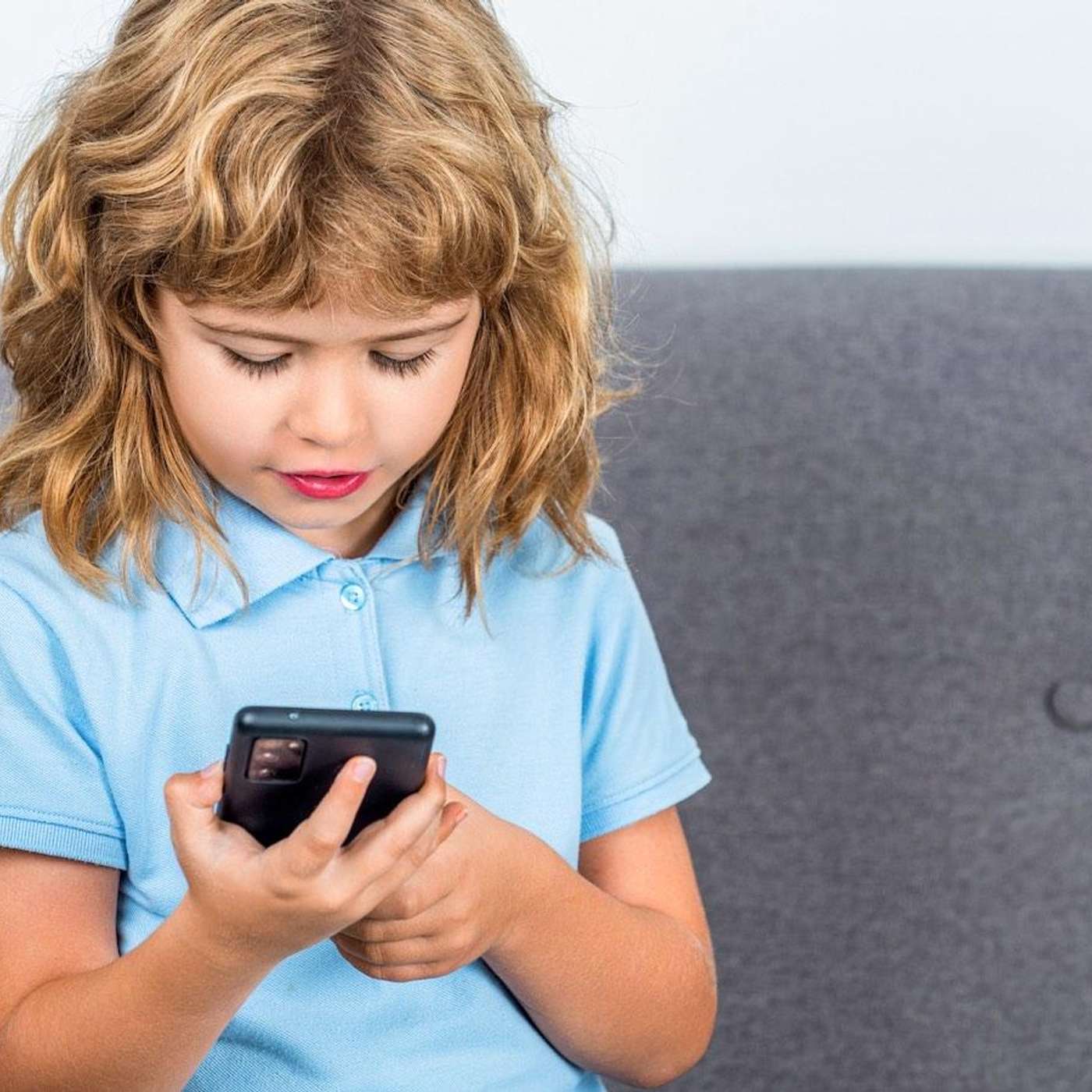 Enfants et jeux sur téléphones : une bonne idée? Enfants et jeux sur téléphones : une bonne idée?