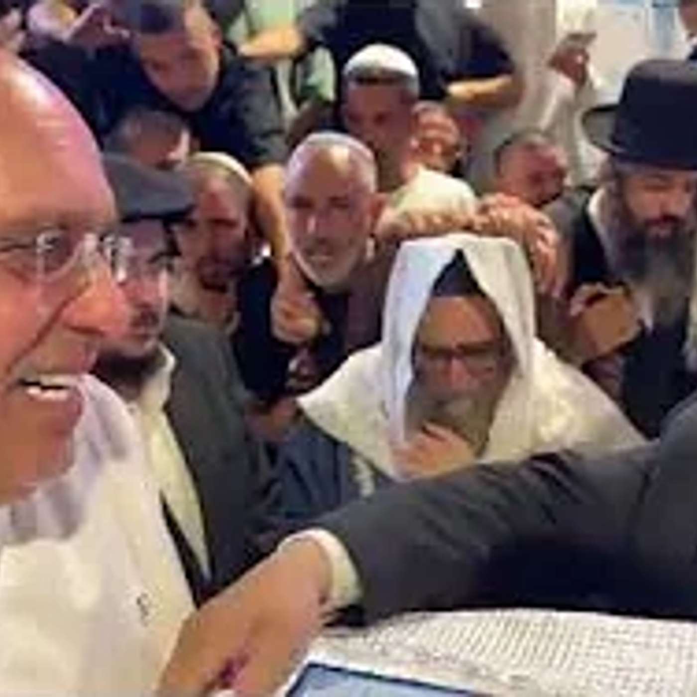 מעמד ברית מילה באשדוד - מכובד בסנדקאות האדמו"ר הצדיק רבי יאשיהו יוסף פינטו שליט"א - ז' תשרי - תשפ"ו