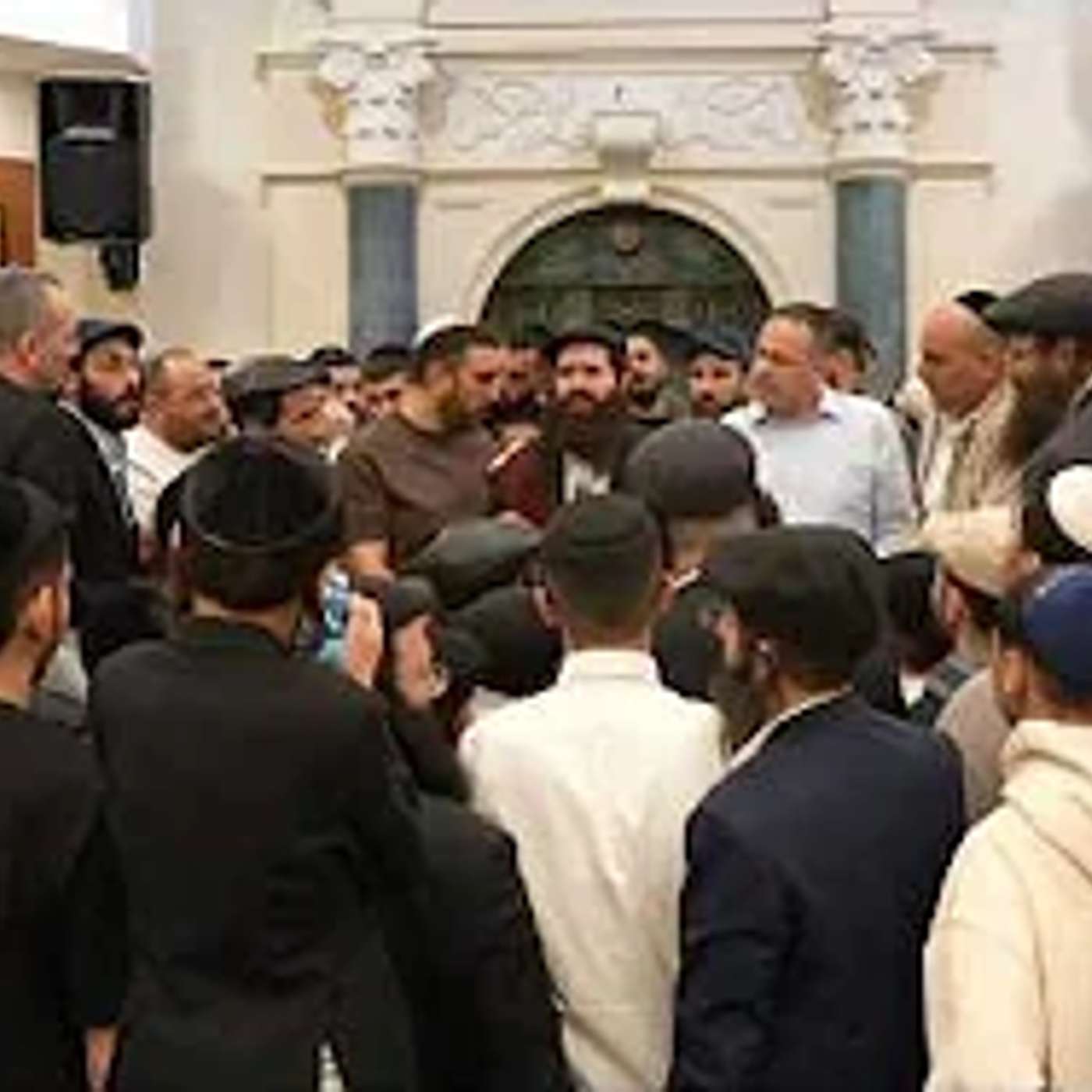 חלוקת חלות ויין - בנש"ק הרה"צ כבוד הרב - יואל משה פינטו שליט"א - יום חמישי - ב' אדר- תשפ"ו - אשדוד