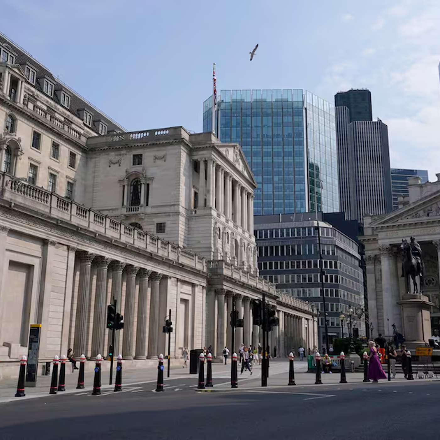 Bank of England Maintains Interest Rates, Thames Water Bills Surge 35%, Farage and Musk Discuss $100M Deal, Prince Andrew Misses Christmas Lunch, and more... episode artwork