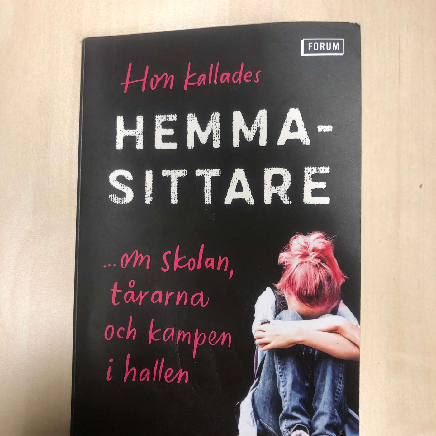 Diskussion om Nadja Yllners bok "Hon kallades hemmasittare ...om skolan,tårarna och kampen i hallen." Diskussion om Nadja Yllners bok "Hon kallades hemmasittare ...om skolan,tårarna och kampen i hallen."