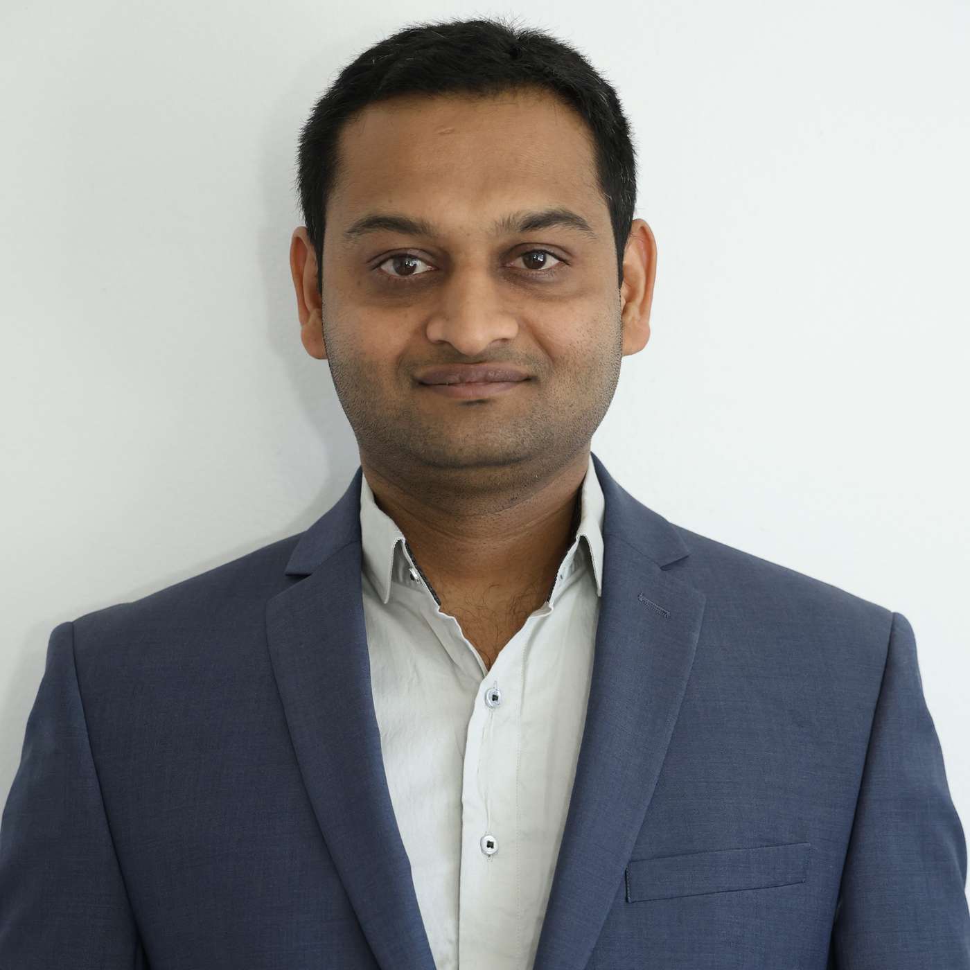 Ashish Sakariya: Excelling in Relationship Banking as HDFC Bank Assistant Manager