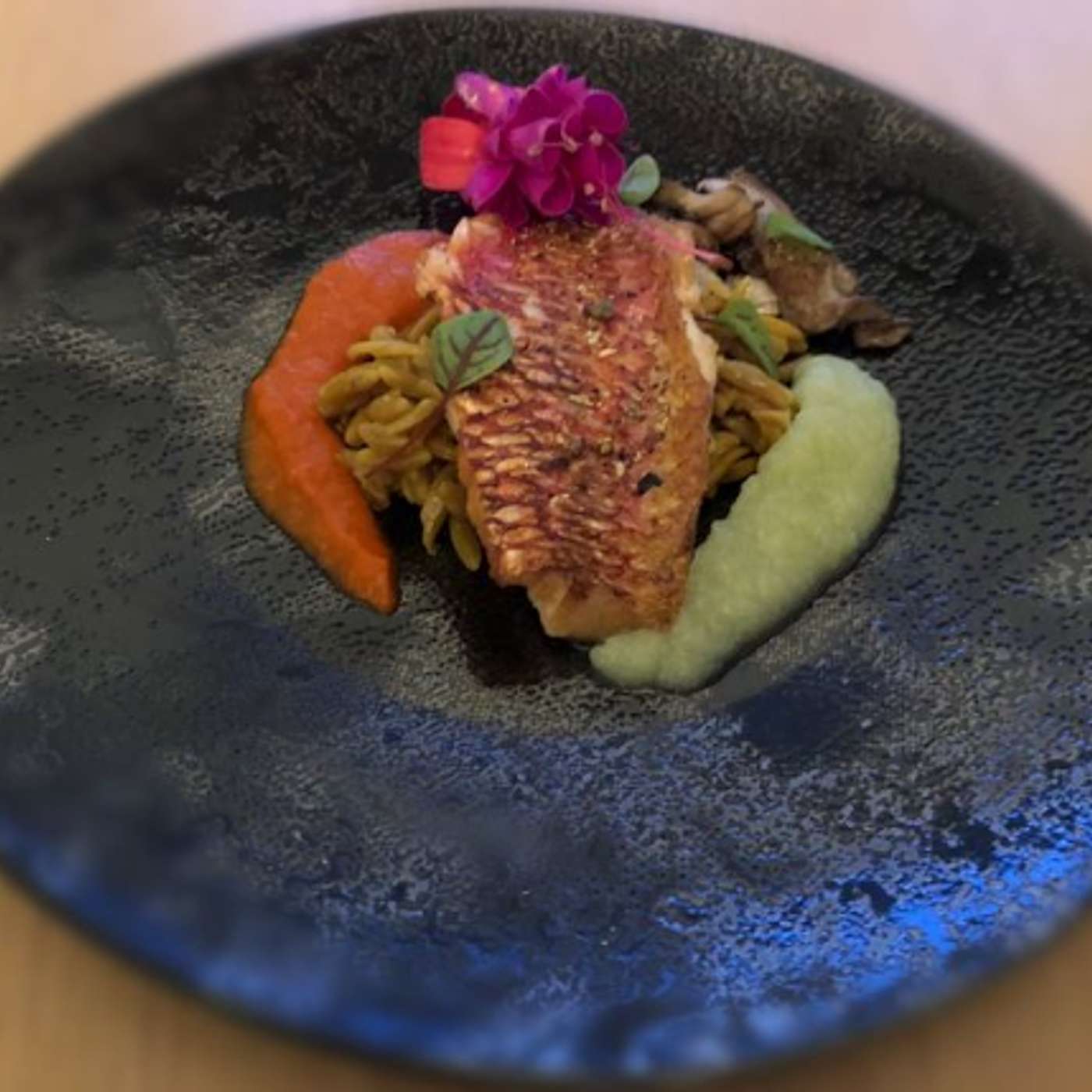 Rouget barbet au maceron purée d'oignons nouveaux, risones au curcuma et fricassée de pleurotes episode artwork