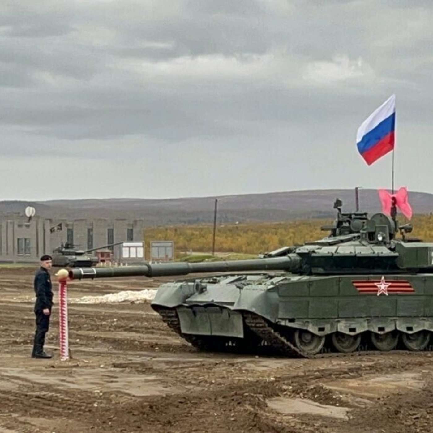 Несмотря на сообщения о крупных военных потерях, в Печенгском районе отметили День танкиста