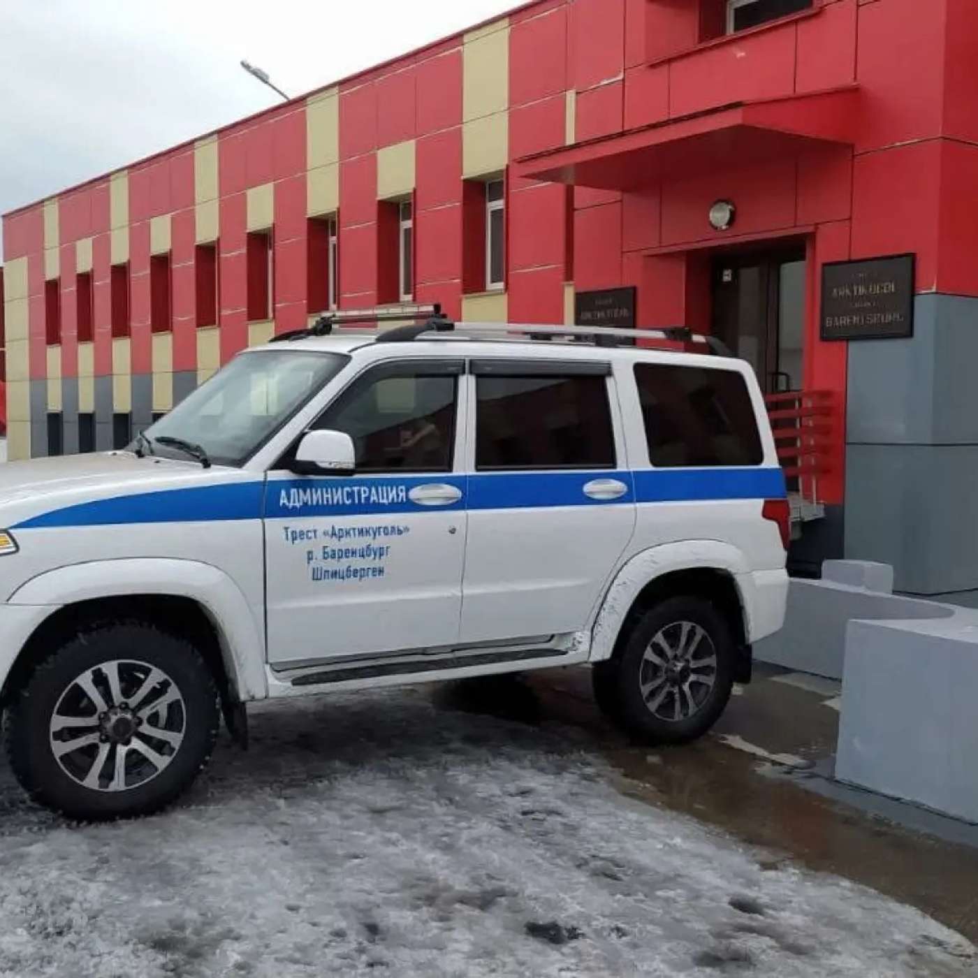 Норвежский депутат заявил, что российскую «полицейскую» машину на Свальбарде следует перекрасить или убрать