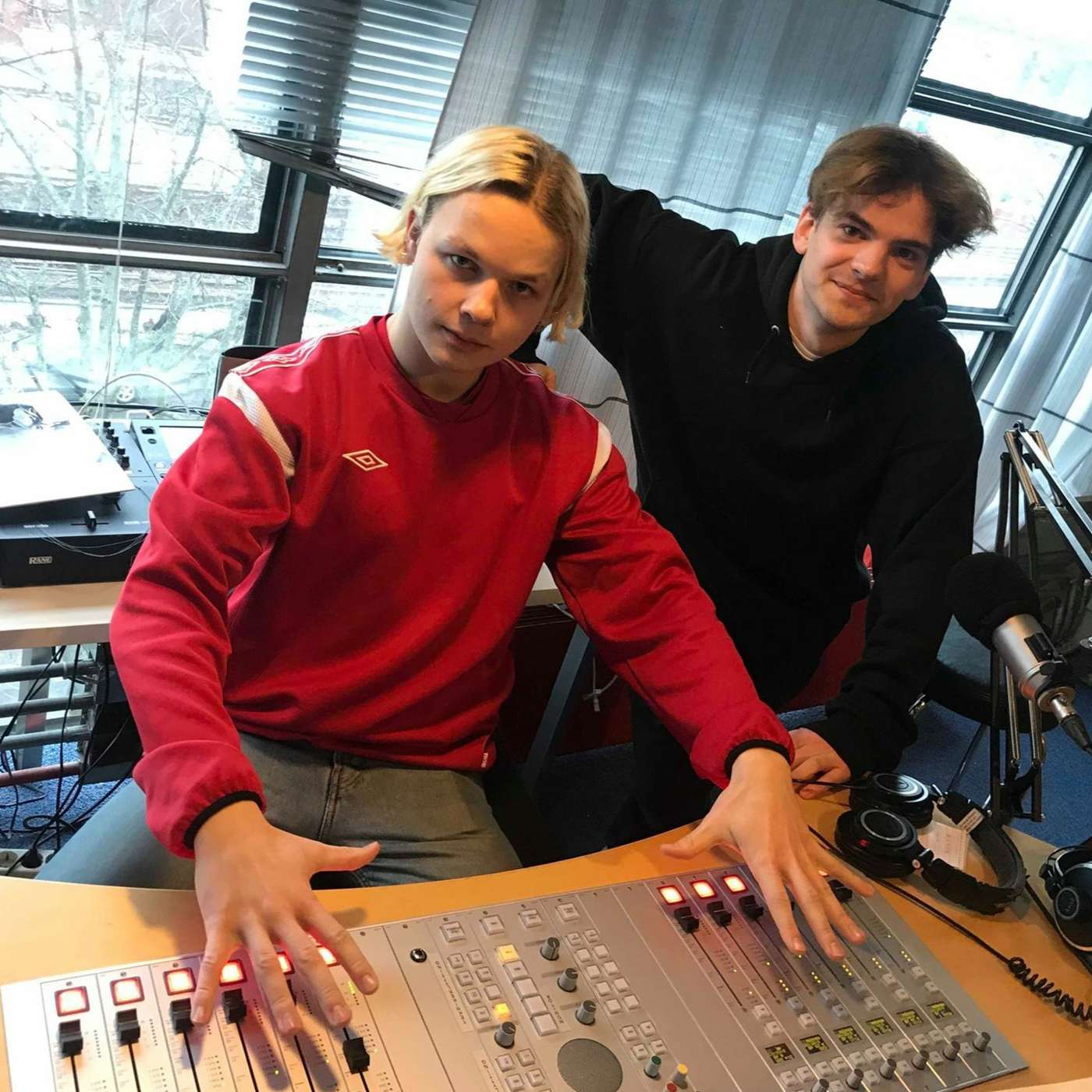 Mandag 25.02 - Besøk av brenn., Oscar og mensen episode artwork