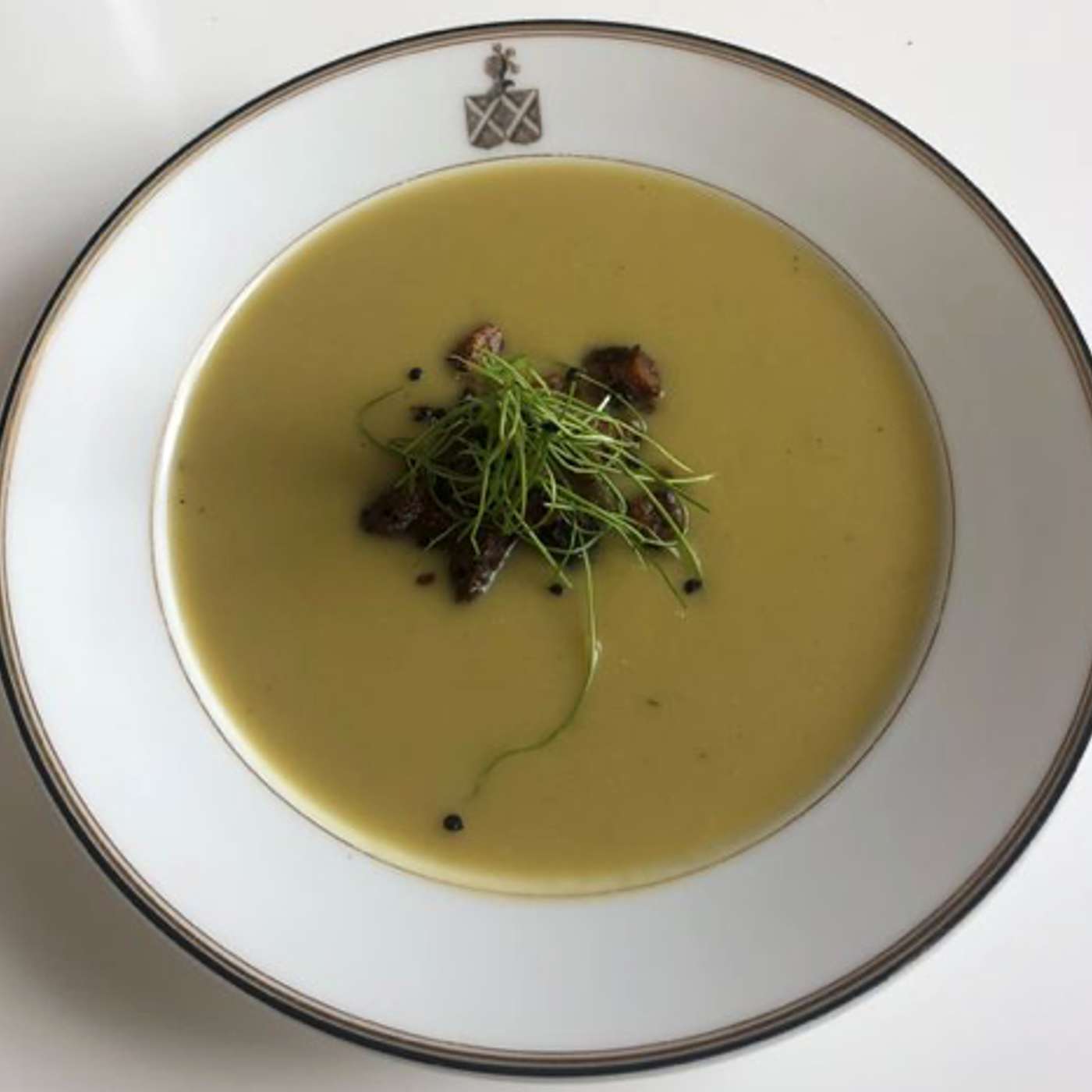 Velouté de poireaux au miso , croûton de châtaignes et pousses de poireaux episode artwork