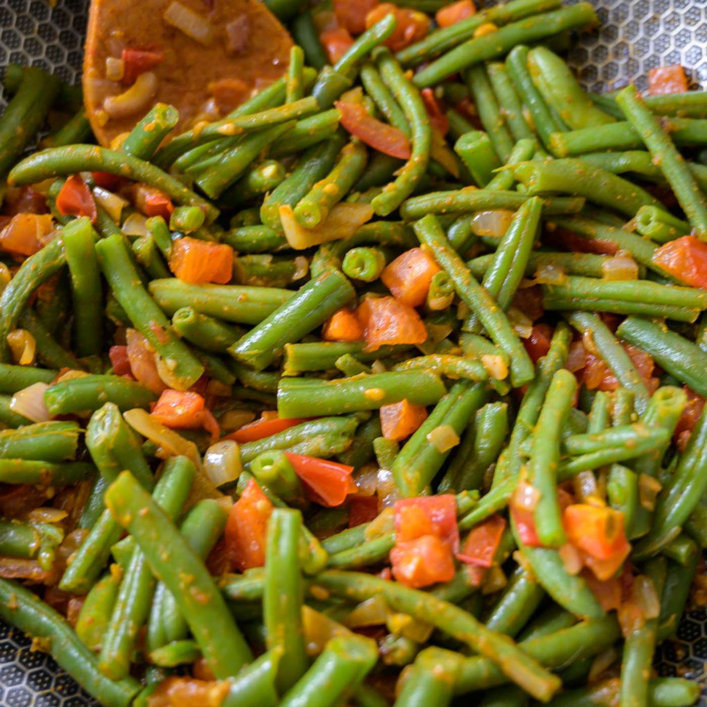 Curry de haricots verts tomate et cajous, raïta au concombre episode artwork