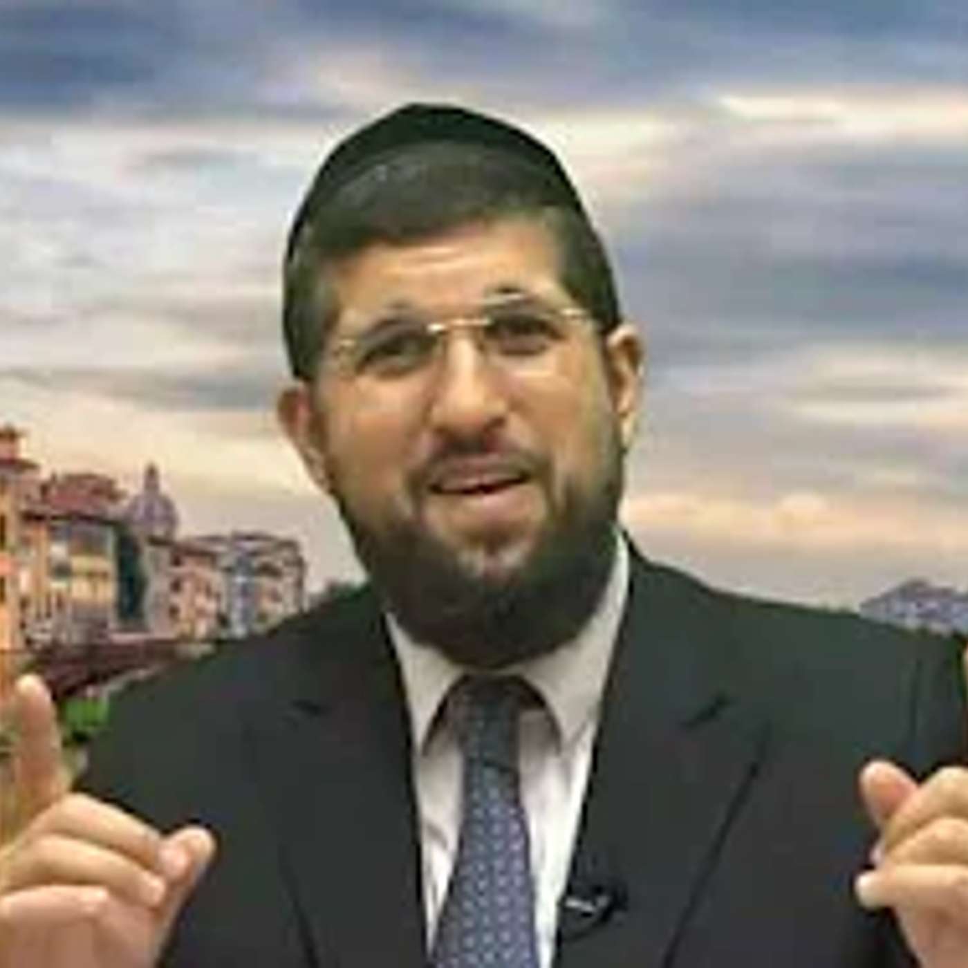 "האופנוען שעף מהמסלול"-  קצר ולעניין עם הרב אליהו עמר episode artwork