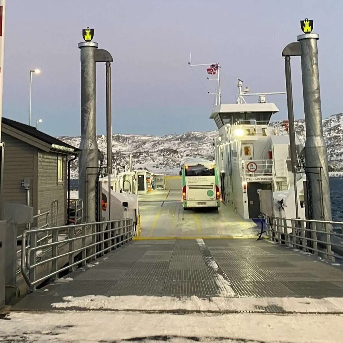 Самый северный в мире полностью электрический автомобильный паром начал ходить при −25 °C Самый северный в мире полностью электрический автомобильный паром начал ходить при −25 °C