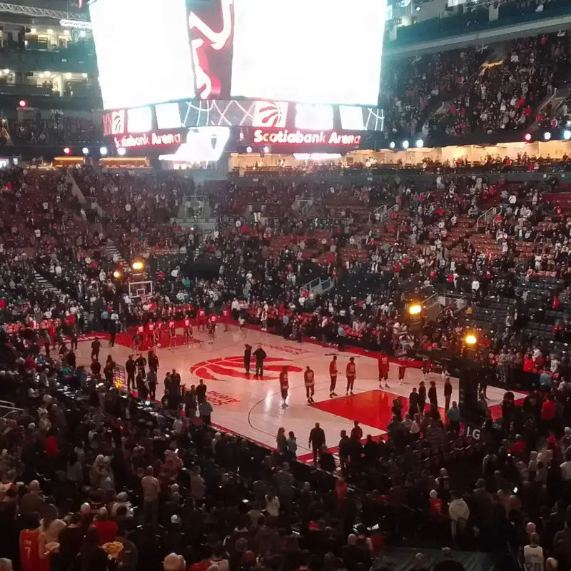 SPORT - Les Raptors Triomphent sur les Rockets à Scotiabank Arena