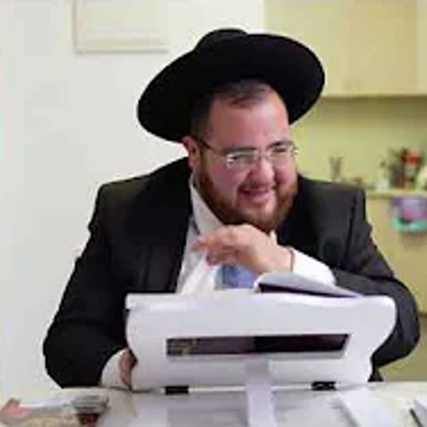 אמריקה סוערת: רבה הראשי הרב פיינשטיין חושף למקובל רבי דוד 'בגלל האיש הזה... משיח מתעכב. הוא אשם...'