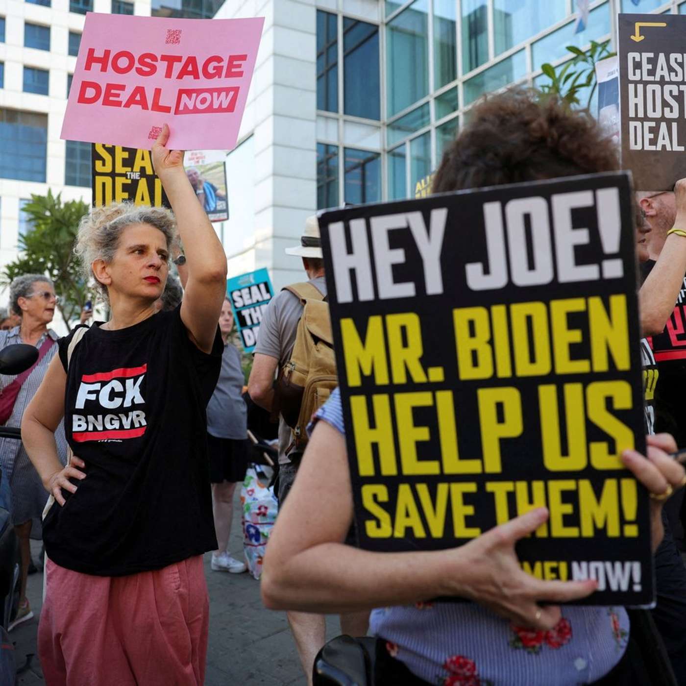 Harris Nominated at DNC, FAA Orders Boeing 787 Inspections, Blinken Advocates Gaza Ceasefire, Trump Shares Fake Taylor Swift Endorsement, and more...