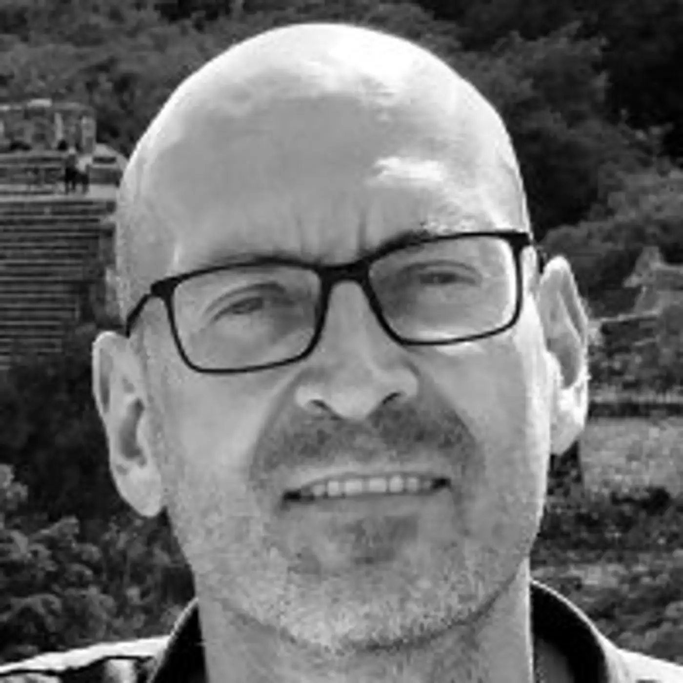 Cover art for episode: Usando Whatsapp Business y canales digitales para convertir en negocios de catering y alojamiento rural, con Miguel Fernández - CRO.CAFE podcast