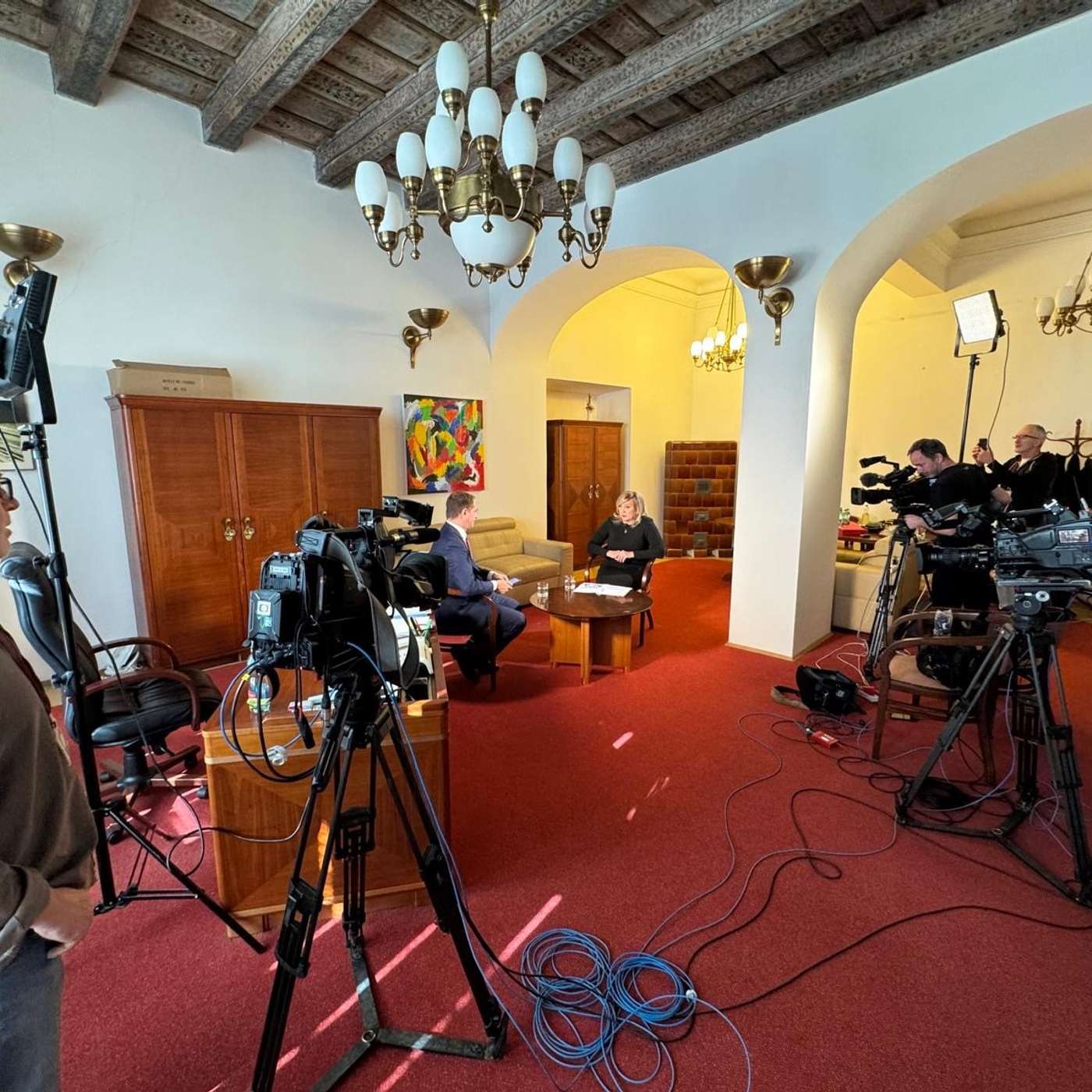 Nejasná většina ve sněmovně, diskutovaná novela veterinárního zákona míří k prezidentovi, vláda se neshodla na reformě ÚOHS (1.3.2025) HOST: Alena Schillerová  /ANO/ episode artwork