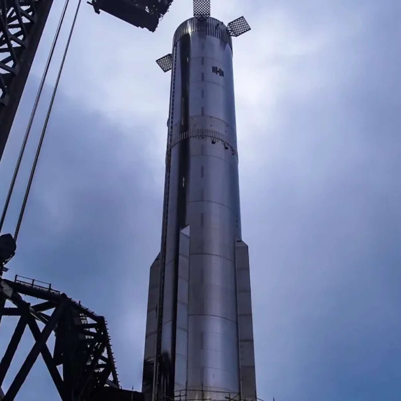 Apple Launches Online Store in Saudi Arabia, SpaceX Prepares for Flight 7, Apple Faces 1.2 Billion Lawsuit, Pakistan Faces Digital Crisis, and more...