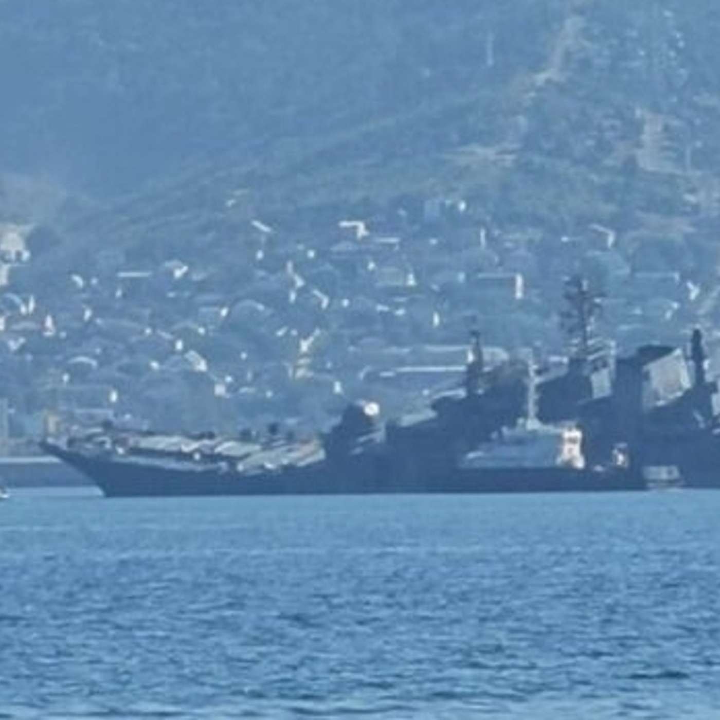 Корабль Северного флота "Оленегорский горняк” атакован в бухте Новороссийска